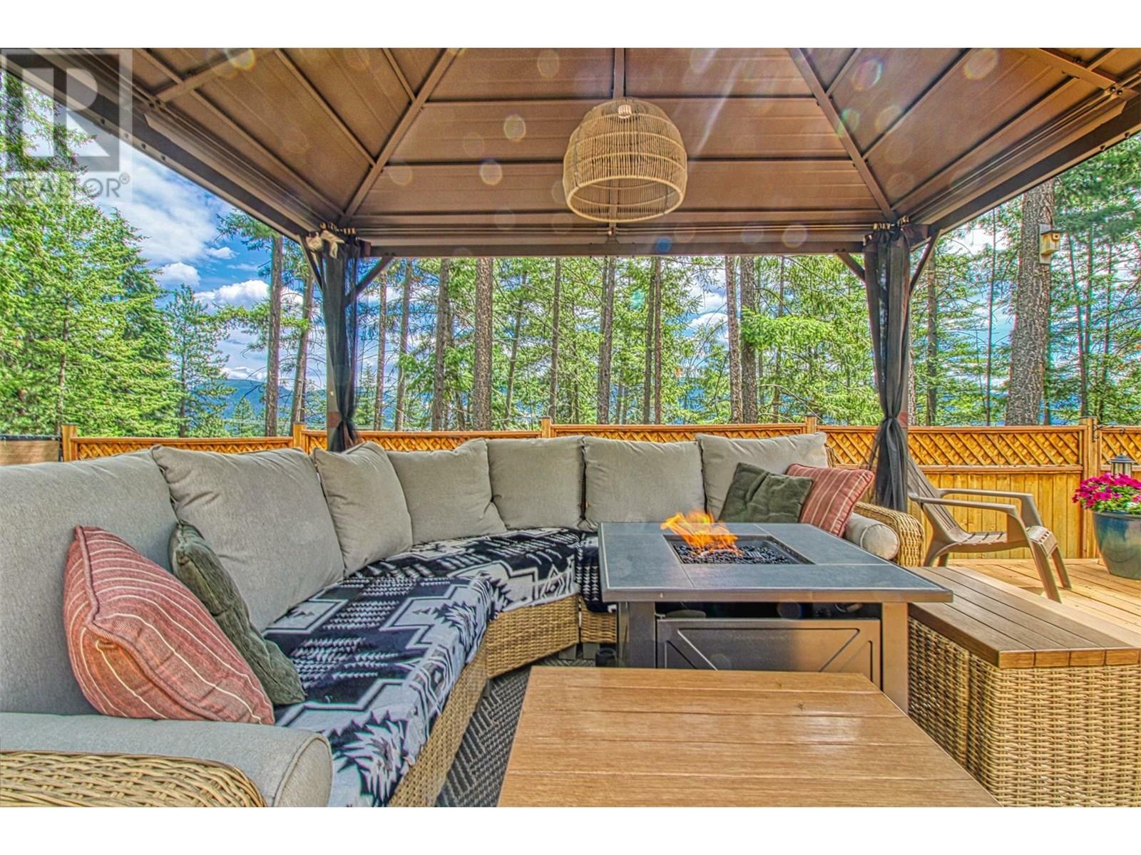 KELOWNA, British Columbia, V1Z 3W4, CA, 5 Bedrooms Bedrooms, ,3 BathroomsBathrooms,Residential,For Sale,1876914