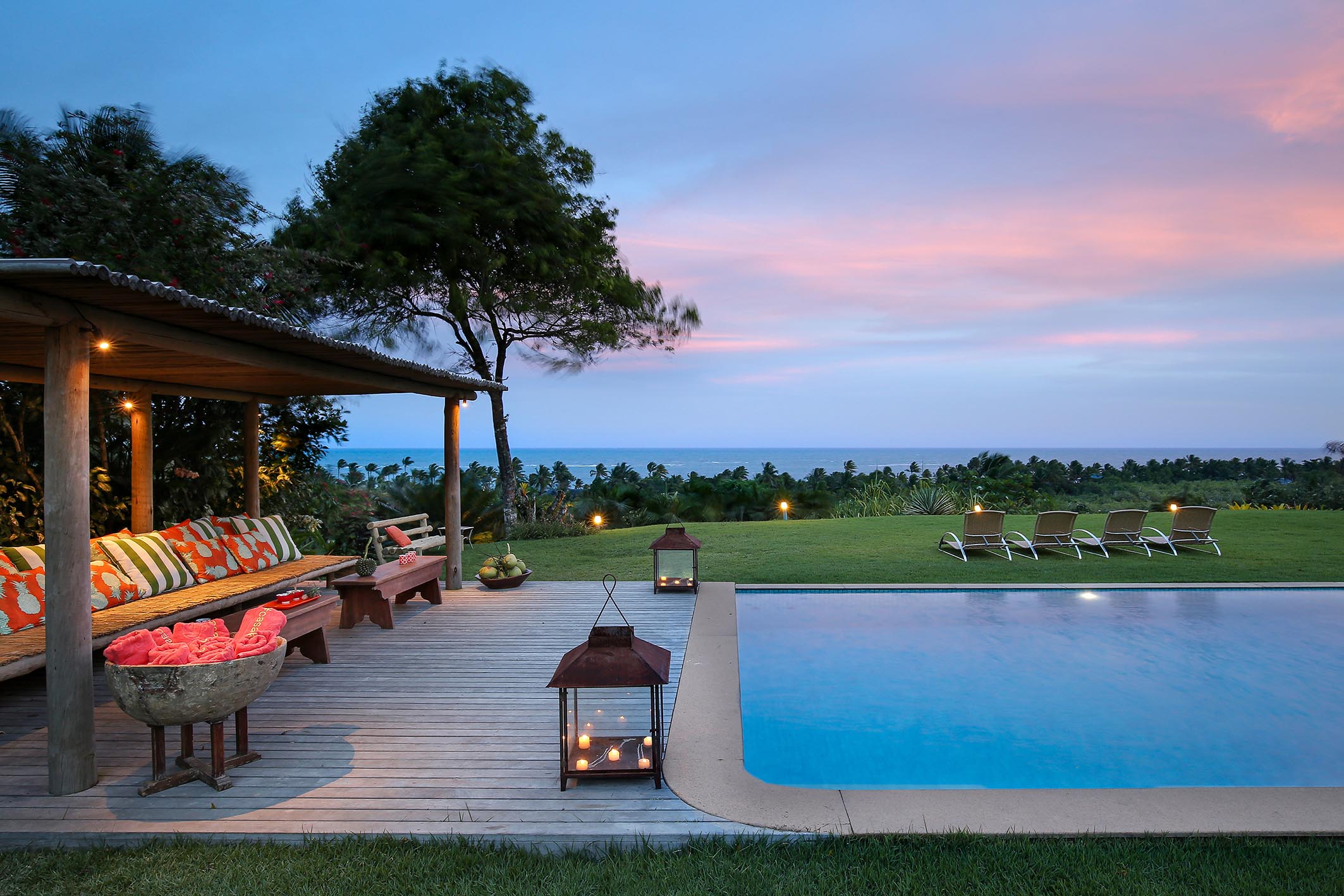 Rustic house overlooking Praia do Rio da Barra