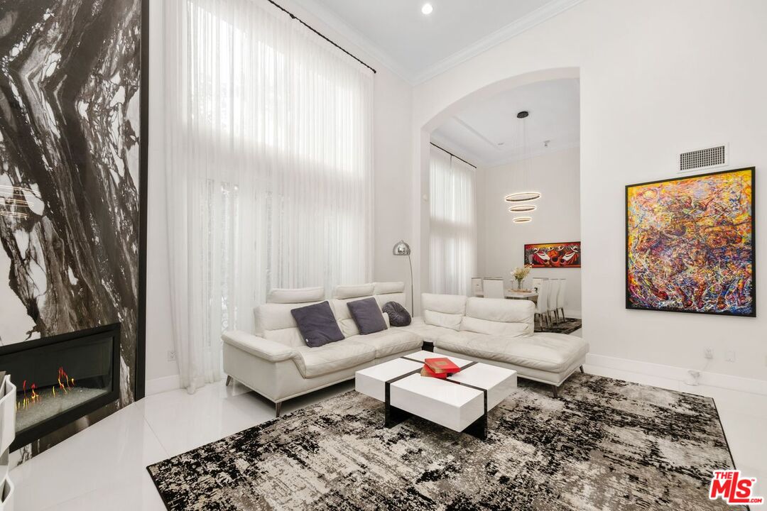 Los Angeles, California, 90049, United States, 4 Bedrooms Bedrooms, ,5 BathroomsBathrooms,Residential,For Sale,1840692