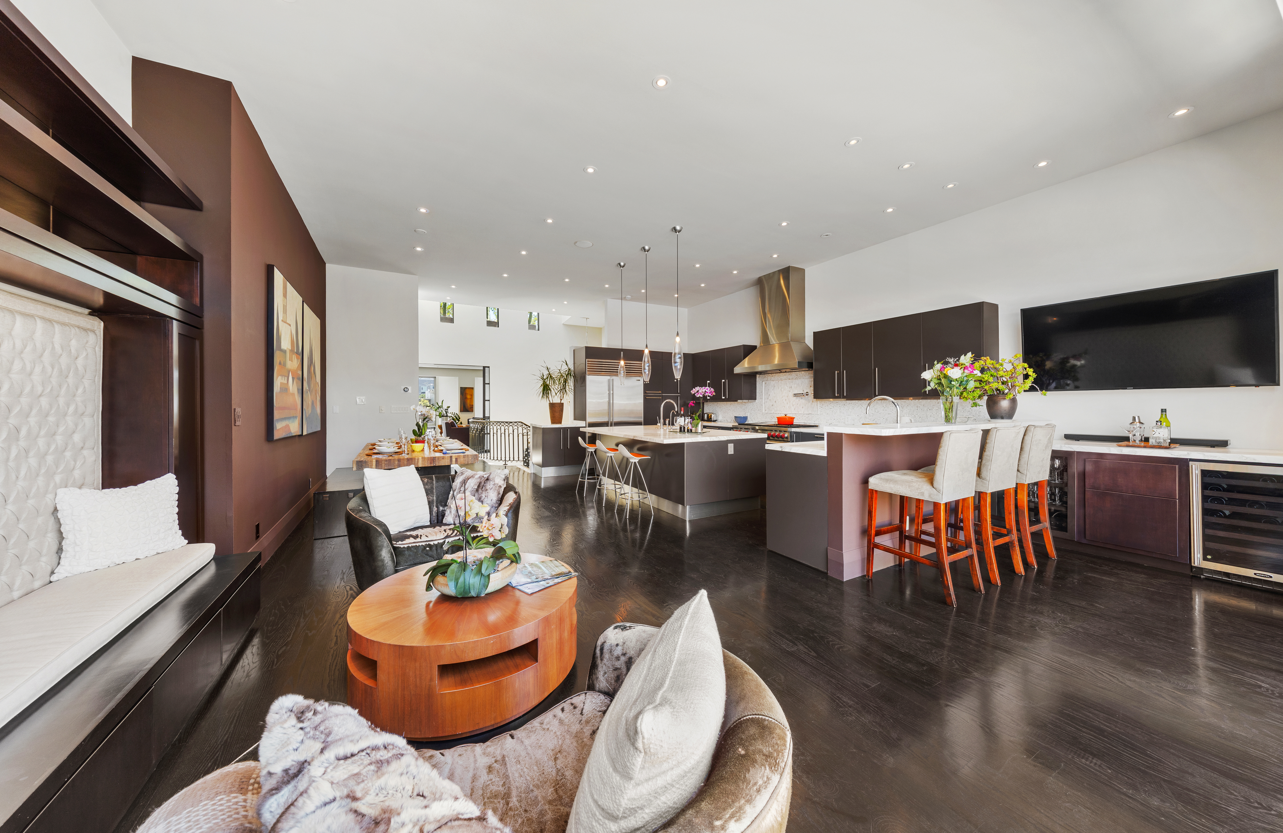  Spectacular Renovated SOMA Home with Rare Museum-Like 7-Car Garage - 物件實景