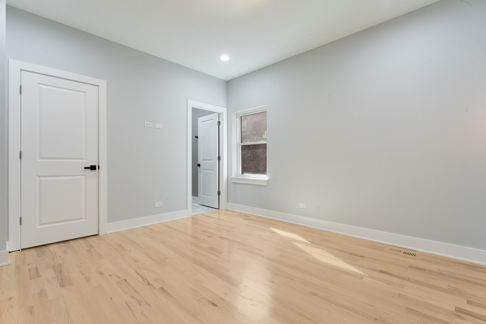 Chicago, Illinois, 60637, United States, 6 Bedrooms Bedrooms, ,Residential,For Sale,1938813