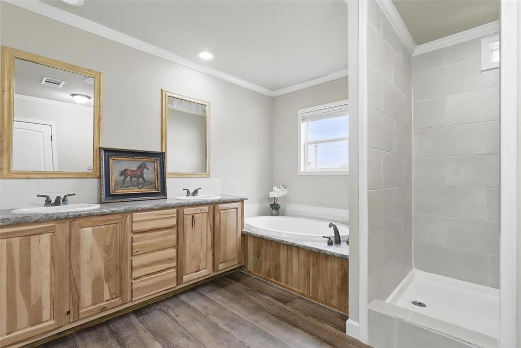 Weatherford, Texas, 76087, United States, 4 Bedrooms Bedrooms, ,3 BathroomsBathrooms,Residential,For Sale,1787575