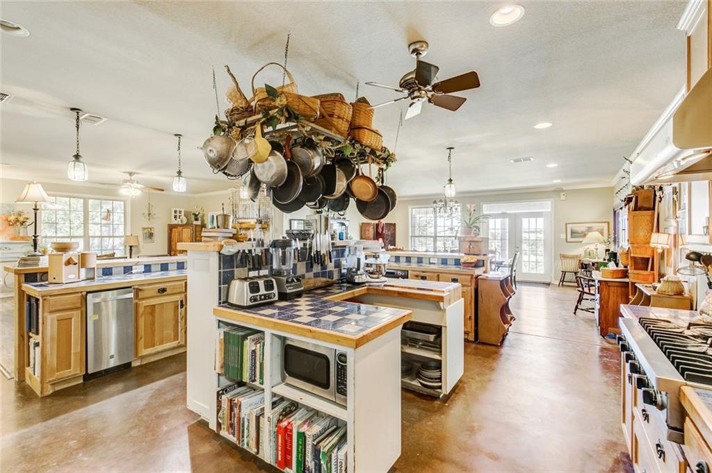 6048 County Road 1229, Godley, Texas, 76044, United States, 7 Bedrooms Bedrooms, ,7 BathroomsBathrooms,Residential,For Sale,6048 County Road 1229,384667