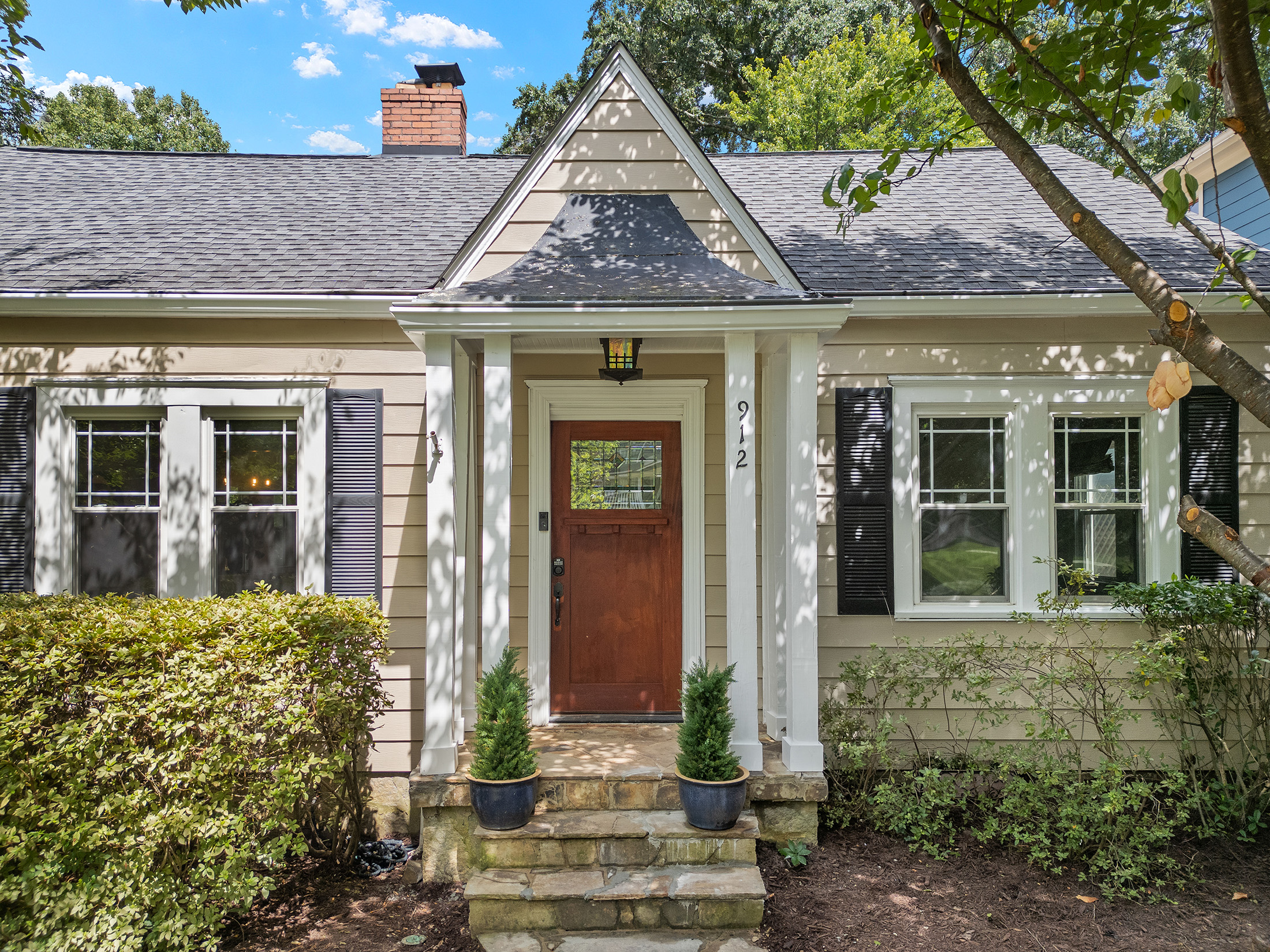  Thoughtfully Updated Oakhurst Bungalow - 物件實景
