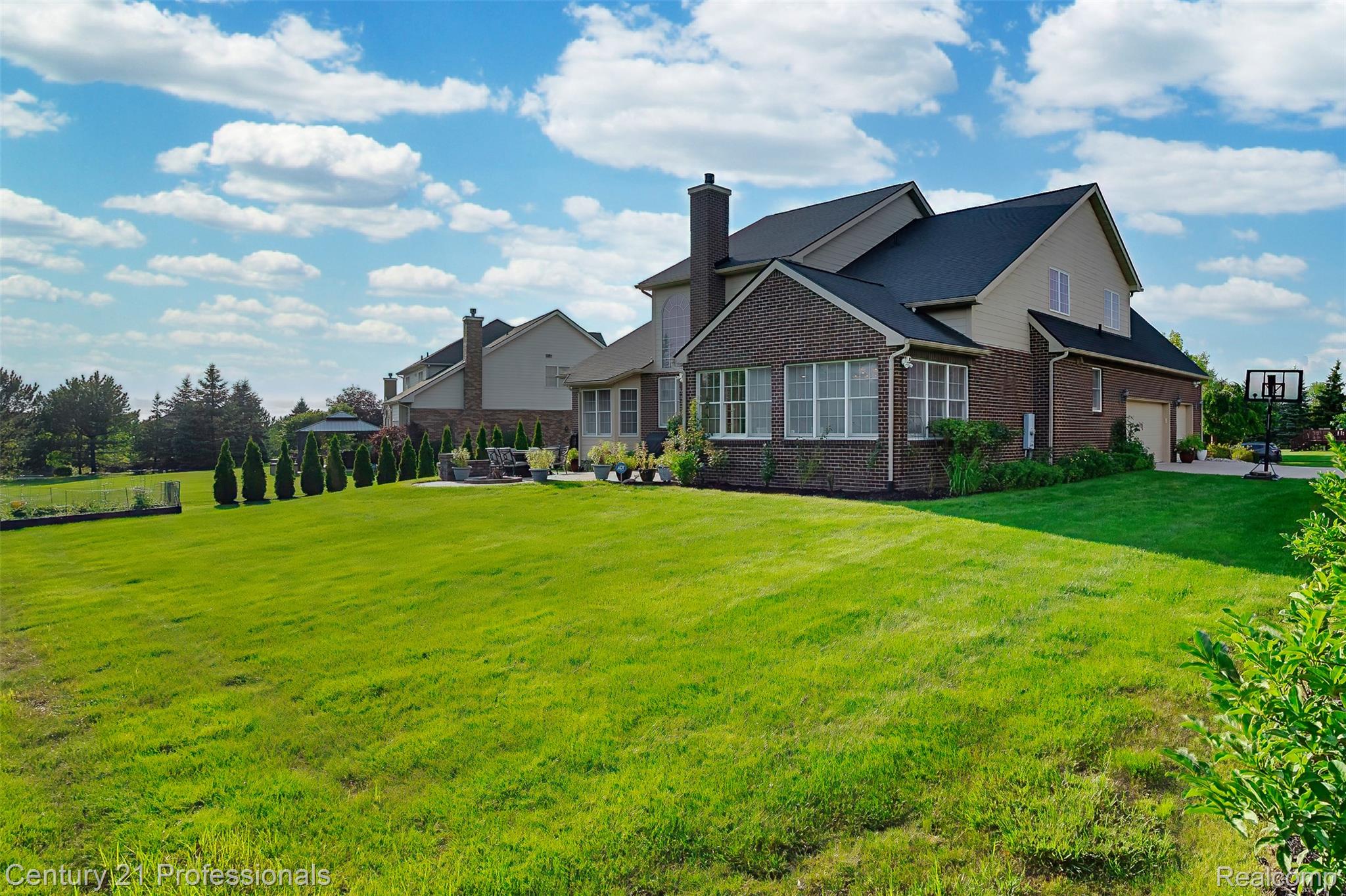 Novi, Michigan, 48374, United States, 4 Bedrooms Bedrooms, ,5 BathroomsBathrooms,Residential,For Sale,1904445