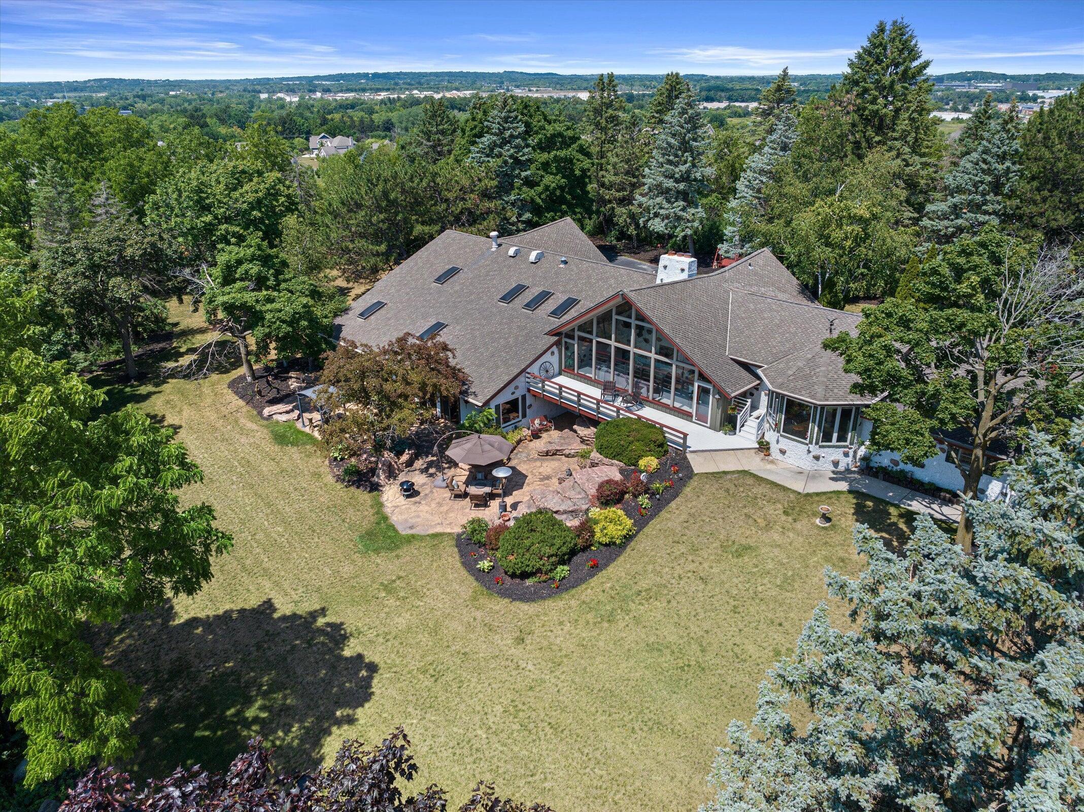 Menomonee Falls, Wisconsin, 53051, United States, 4 Bedrooms Bedrooms, ,4 BathroomsBathrooms,Residential,For Sale,1794328