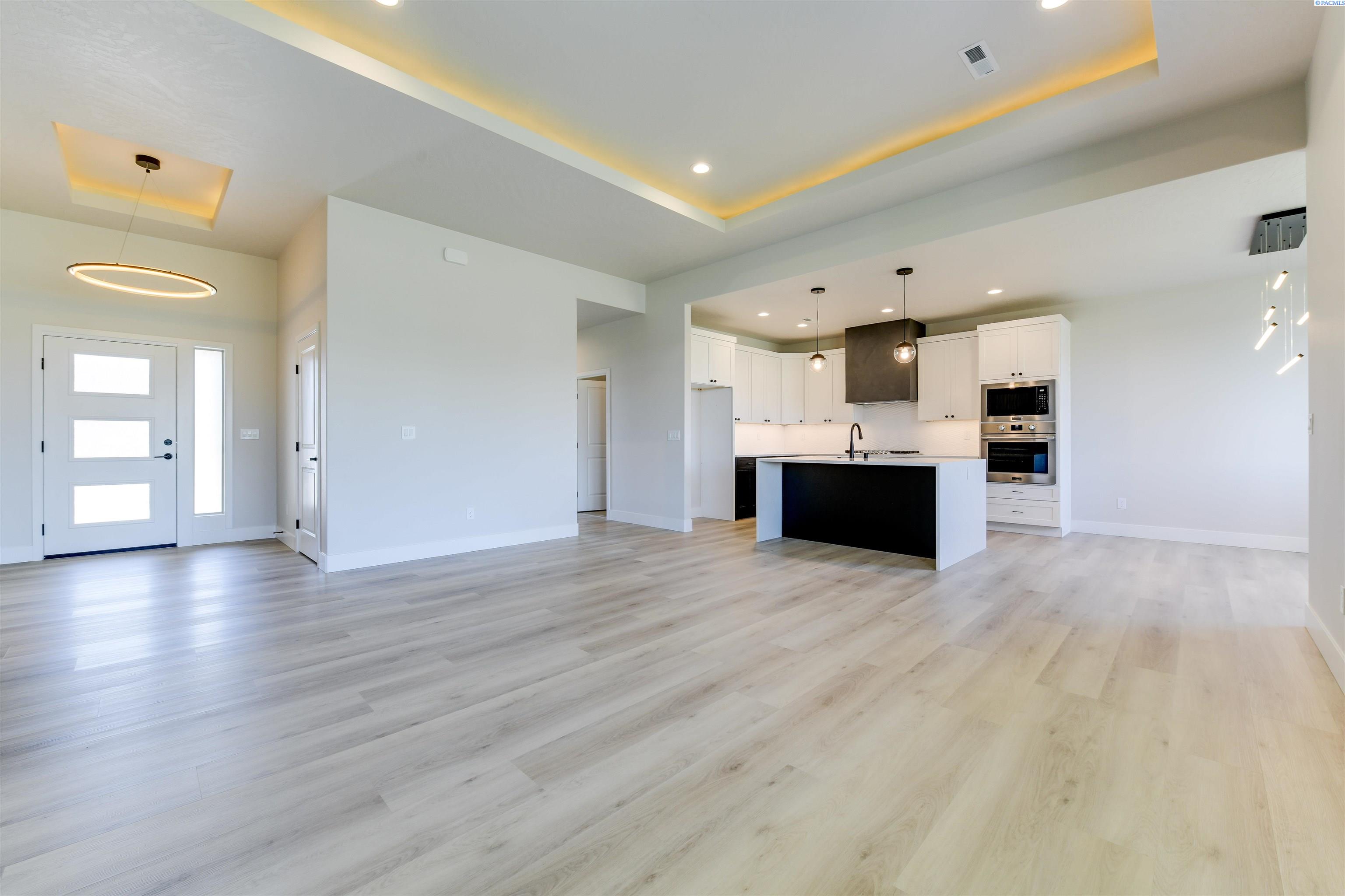 Richland, Washington, 99352, United States, 3 Bedrooms Bedrooms, ,2 BathroomsBathrooms,Residential,For Sale,1898474