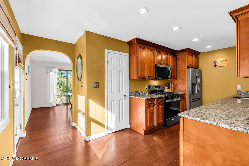 Tinton Falls, New Jersey, 07712, United States, 3 Bedrooms Bedrooms, ,2 BathroomsBathrooms,Residential,For Sale,1987767