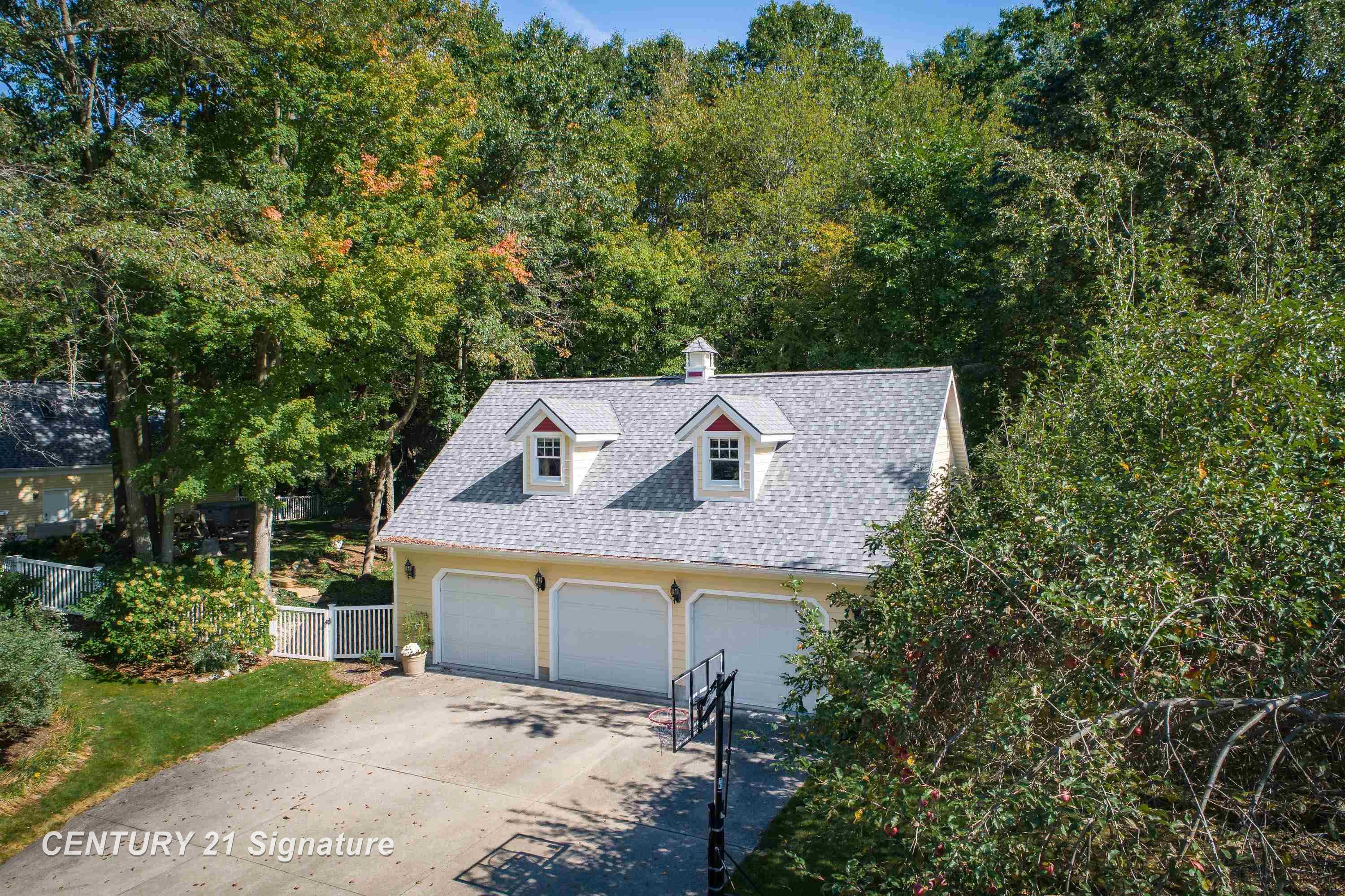 Midland, Michigan, 48642, United States, 5 Bedrooms Bedrooms, ,6 BathroomsBathrooms,Residential,For Sale,1977241