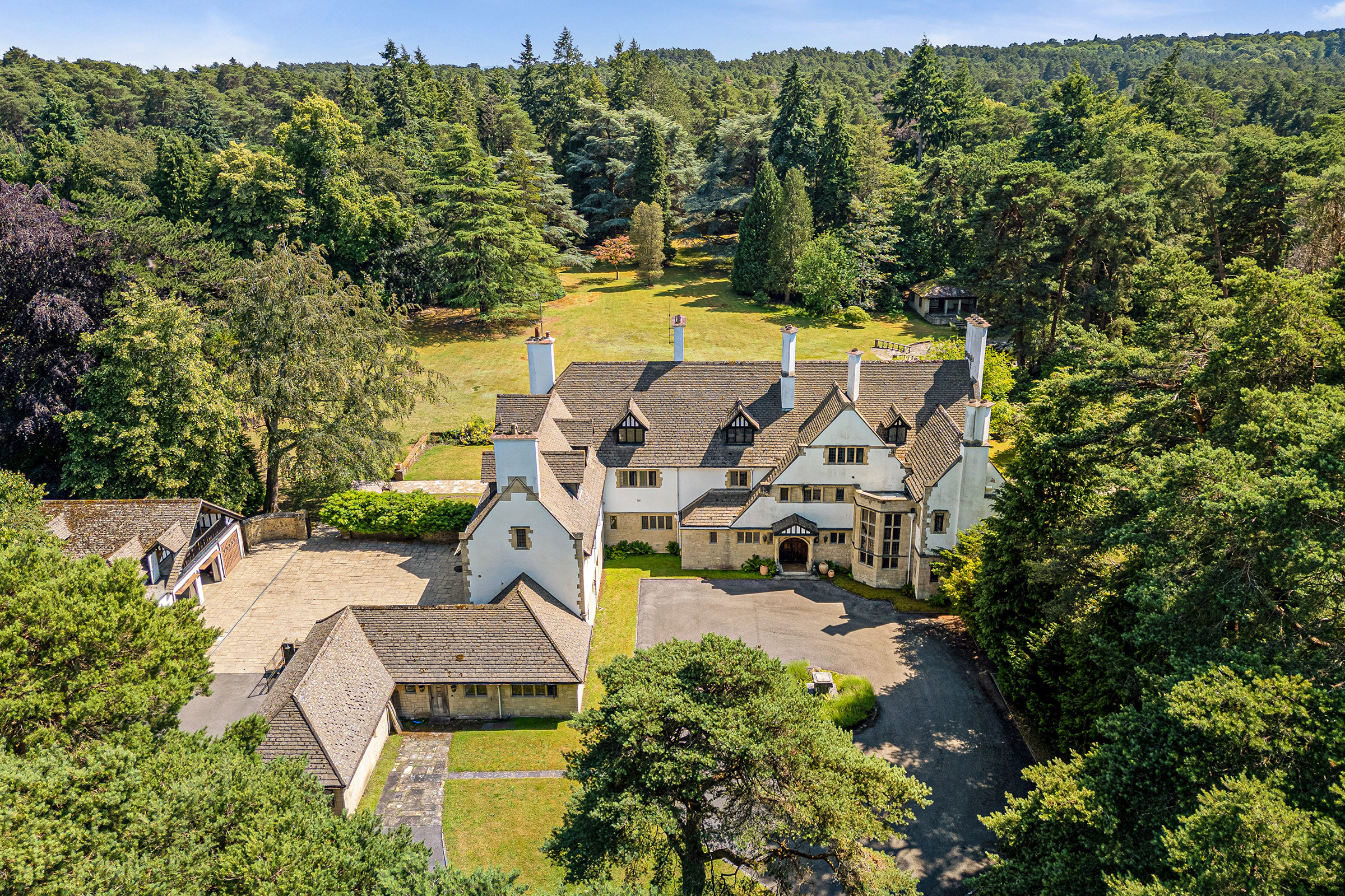  A Grand Manor House Set Within 11.5 Acres on the Edge of Sunningdale Heath7 - 物件實景