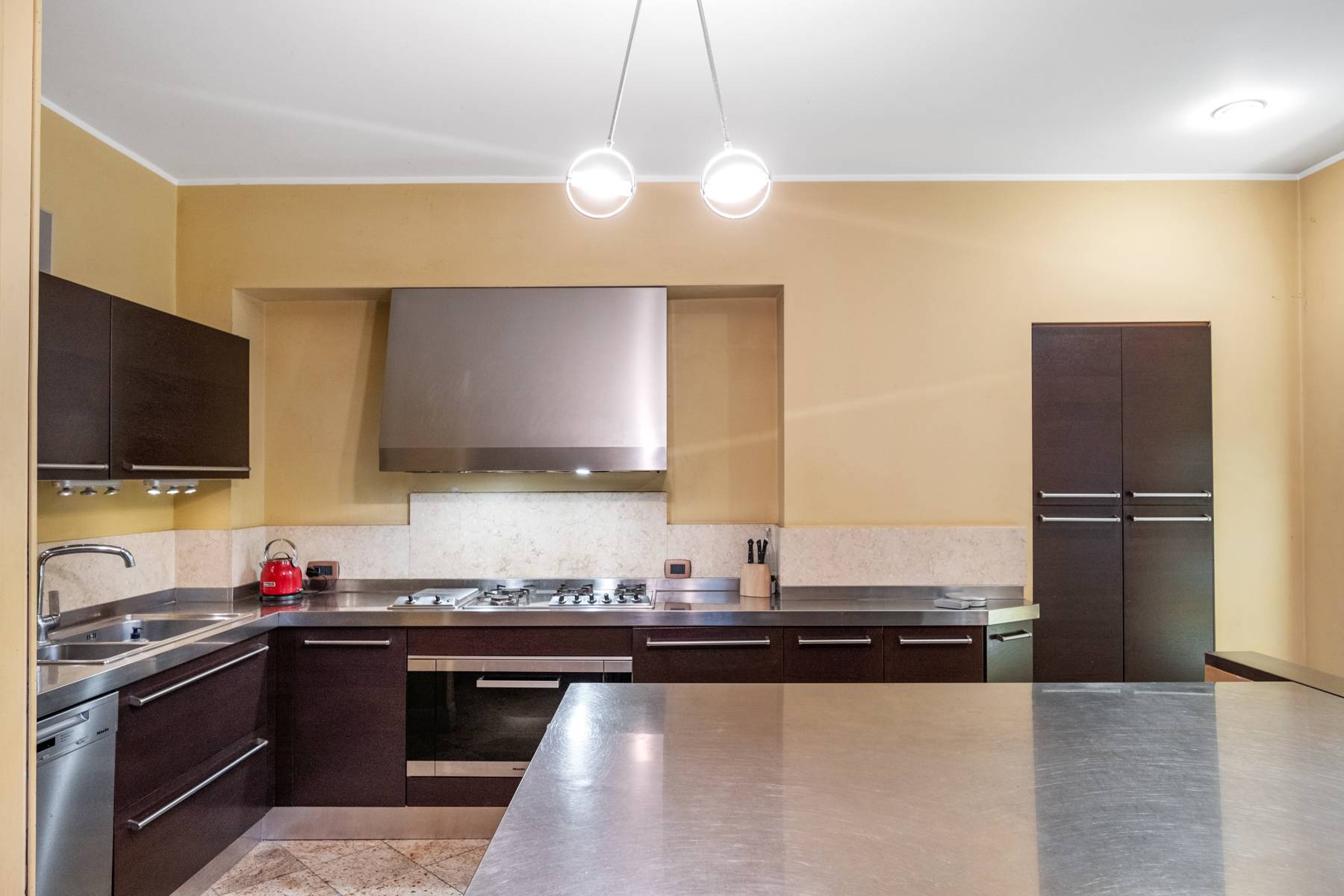 Varese, Varese, 21100, IT, 8 Bedrooms Bedrooms, ,8 BathroomsBathrooms,Residential,For Sale,1796784