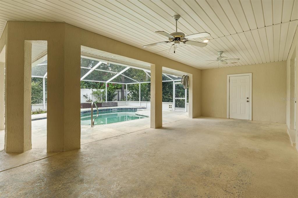 Lakeland, Florida, 33813, United States, 4 Bedrooms Bedrooms, ,4 BathroomsBathrooms,Residential,For Sale,1948005