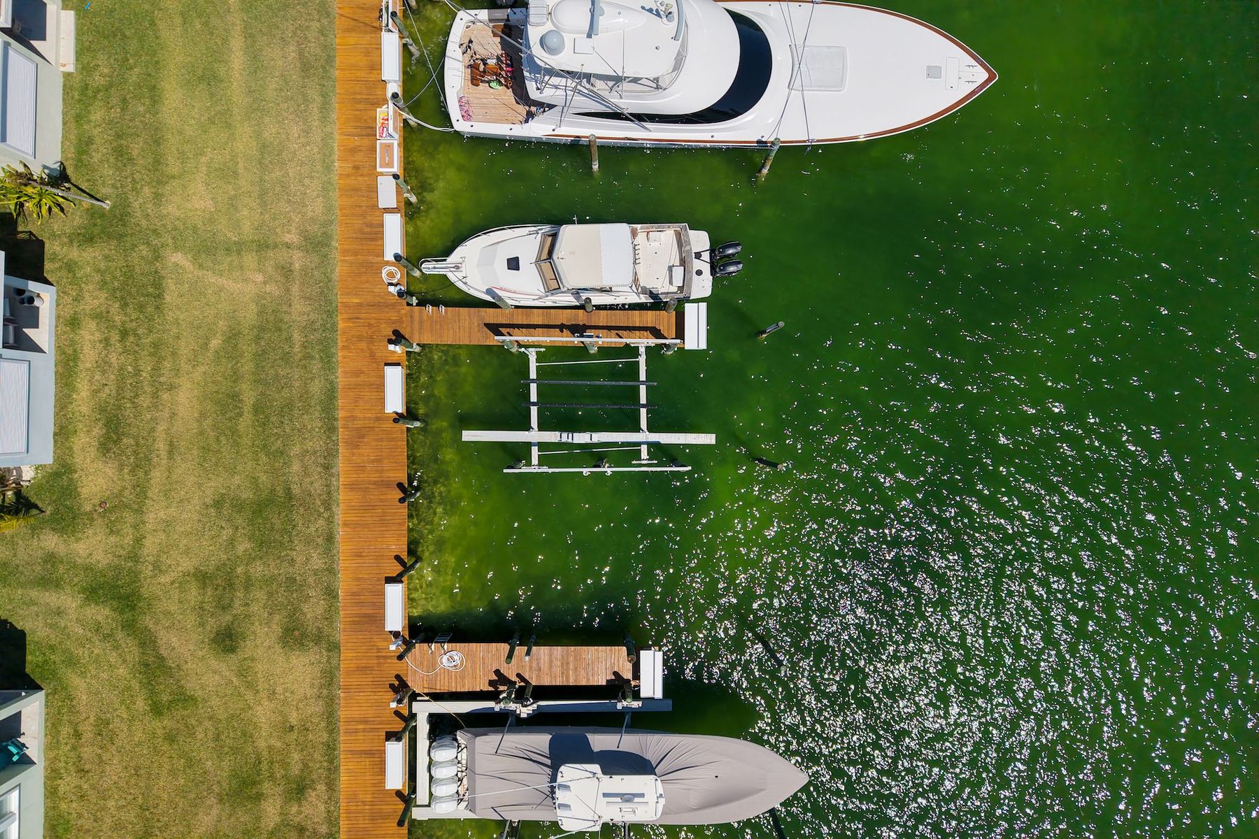 Modern Waterfront Home with Private Dock - 物件實景