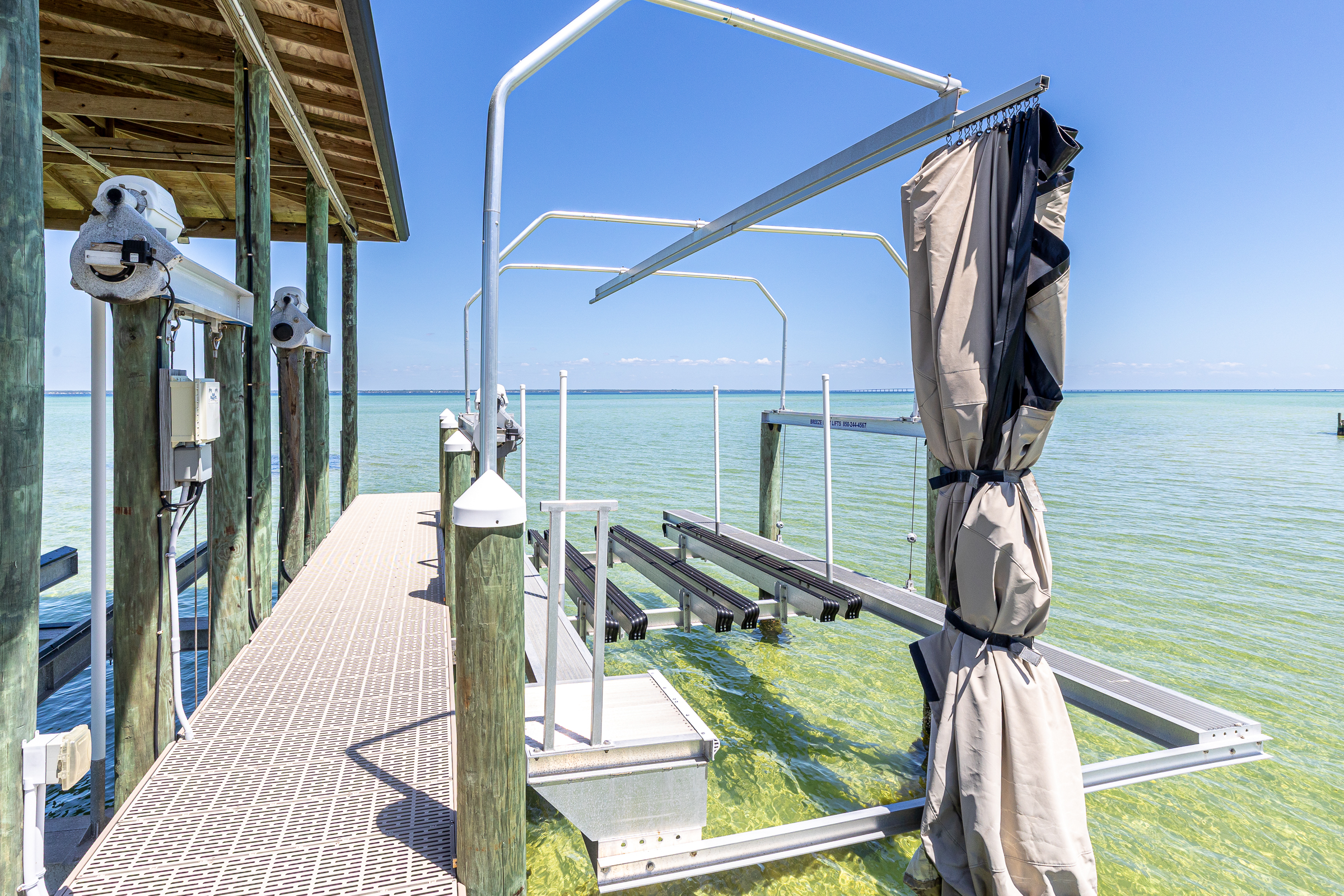  Private Bayfront Estate With Deepwater Dock And Resort-Style Outdoor Living - 物件實景