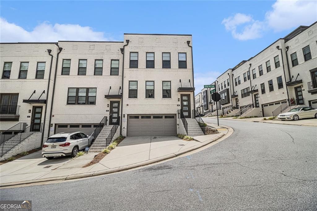 Atlanta, Georgia, 30324, United States, 4 Bedrooms Bedrooms, ,5 BathroomsBathrooms,Residential,For Sale,1909913