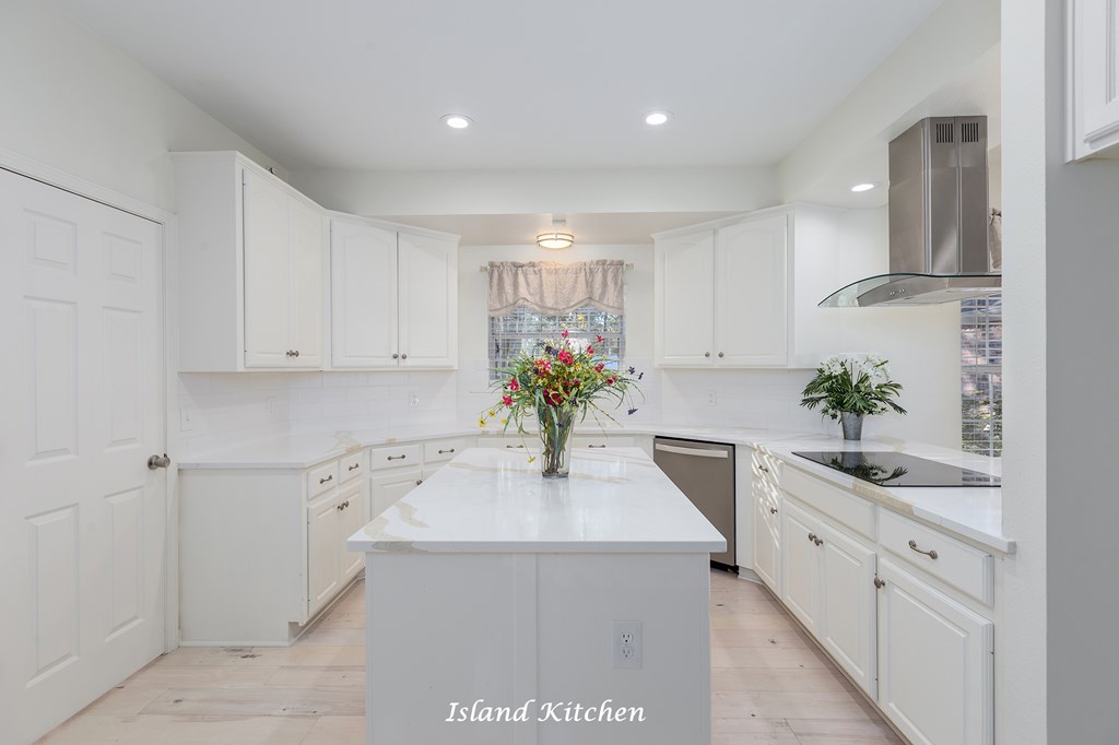 Lufkin, Texas, 75901, United States, 4 Bedrooms Bedrooms, ,5 BathroomsBathrooms,Residential,For Sale,1989881