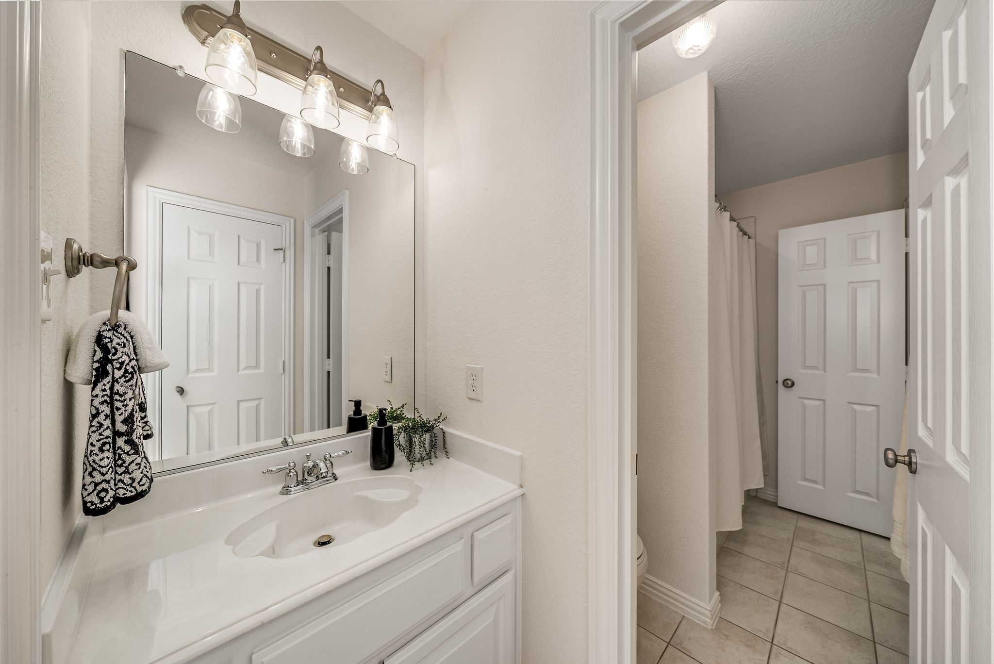 Frisco, Texas, 75033, United States, 4 Bedrooms Bedrooms, ,4 BathroomsBathrooms,Residential,For Sale,1938772