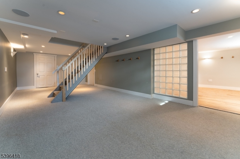 Raritan Twp., New Jersey, 08822, United States, 3 Bedrooms Bedrooms, ,2 BathroomsBathrooms,Residential,For Sale,1991179