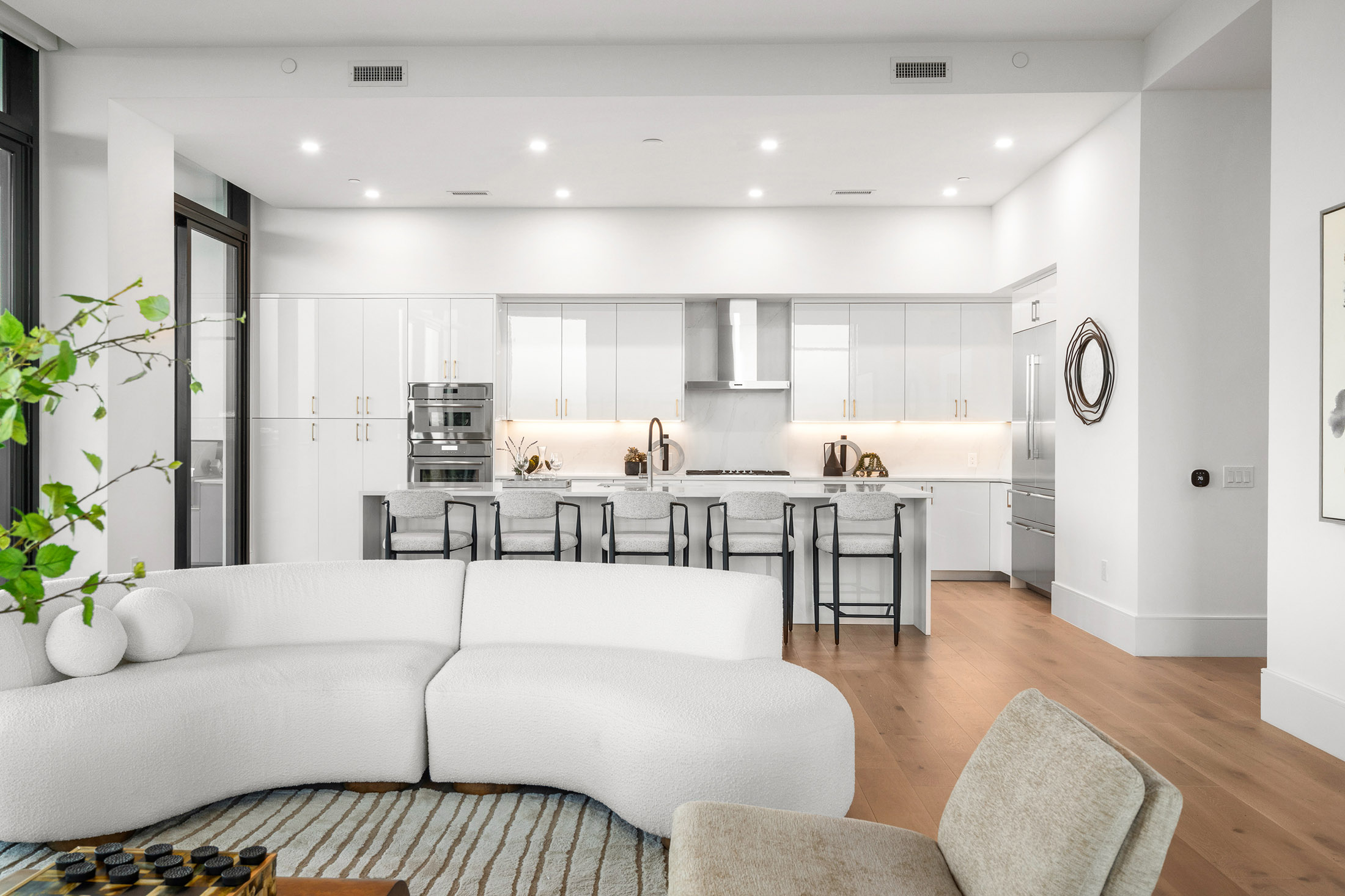  Stunning 17th Floor Corner Unit with Architectural Upgrades - 物件實景