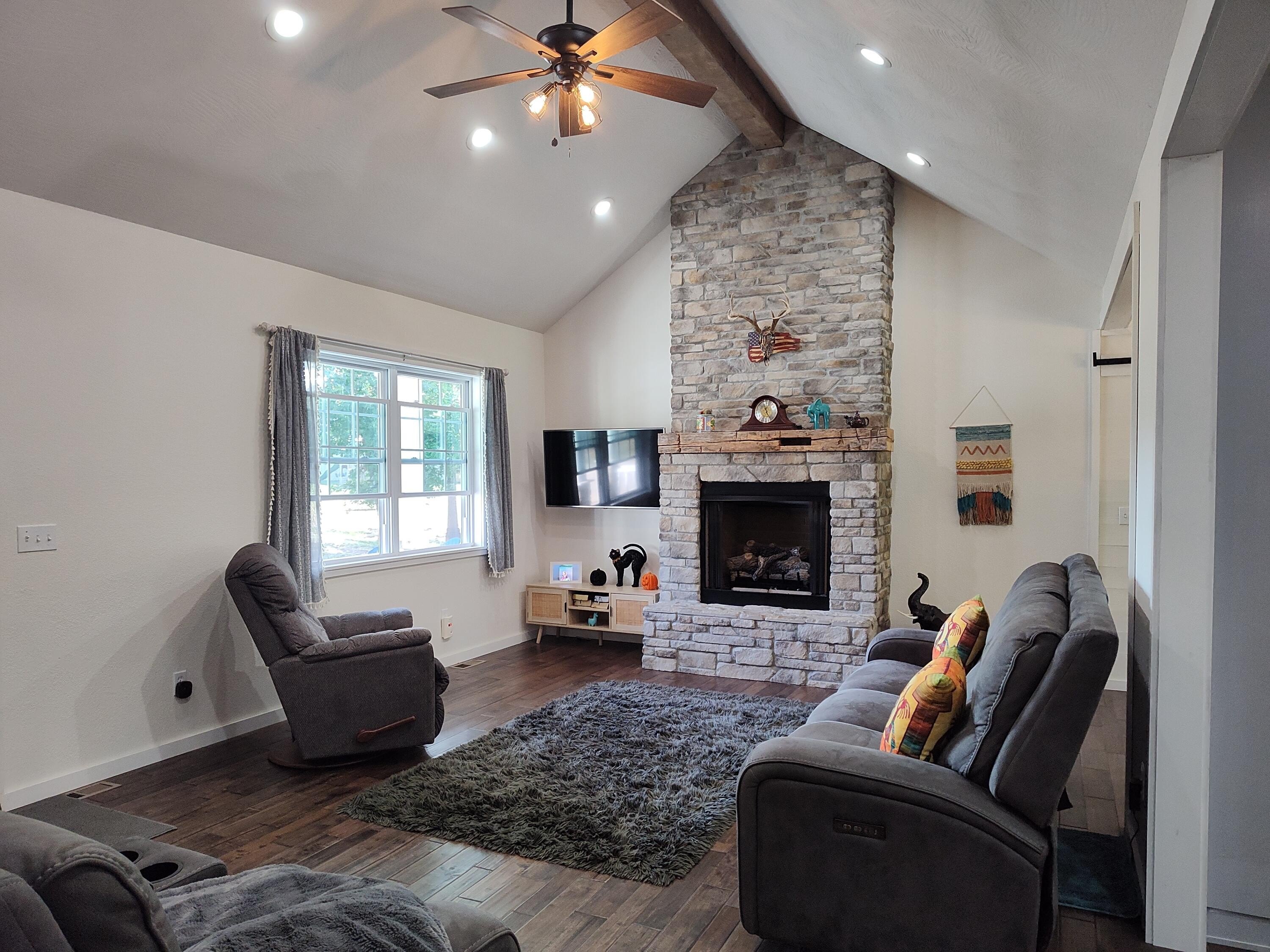 Buffalo, Missouri, 65622, United States, 3 Bedrooms Bedrooms, ,2 BathroomsBathrooms,Residential,For Sale,1974176