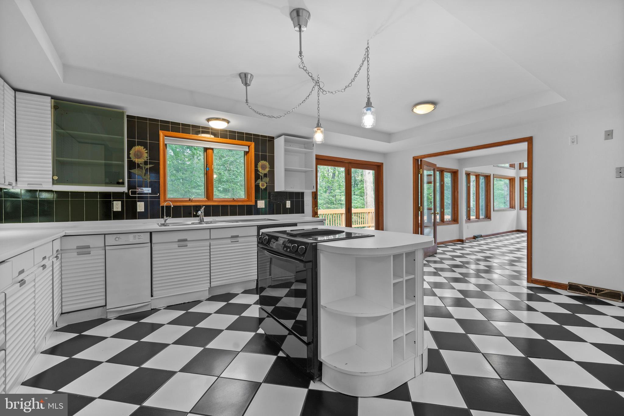 La Plata, Maryland, 20646, United States, 5 Bedrooms Bedrooms, ,4 BathroomsBathrooms,Residential,For Sale,1928558