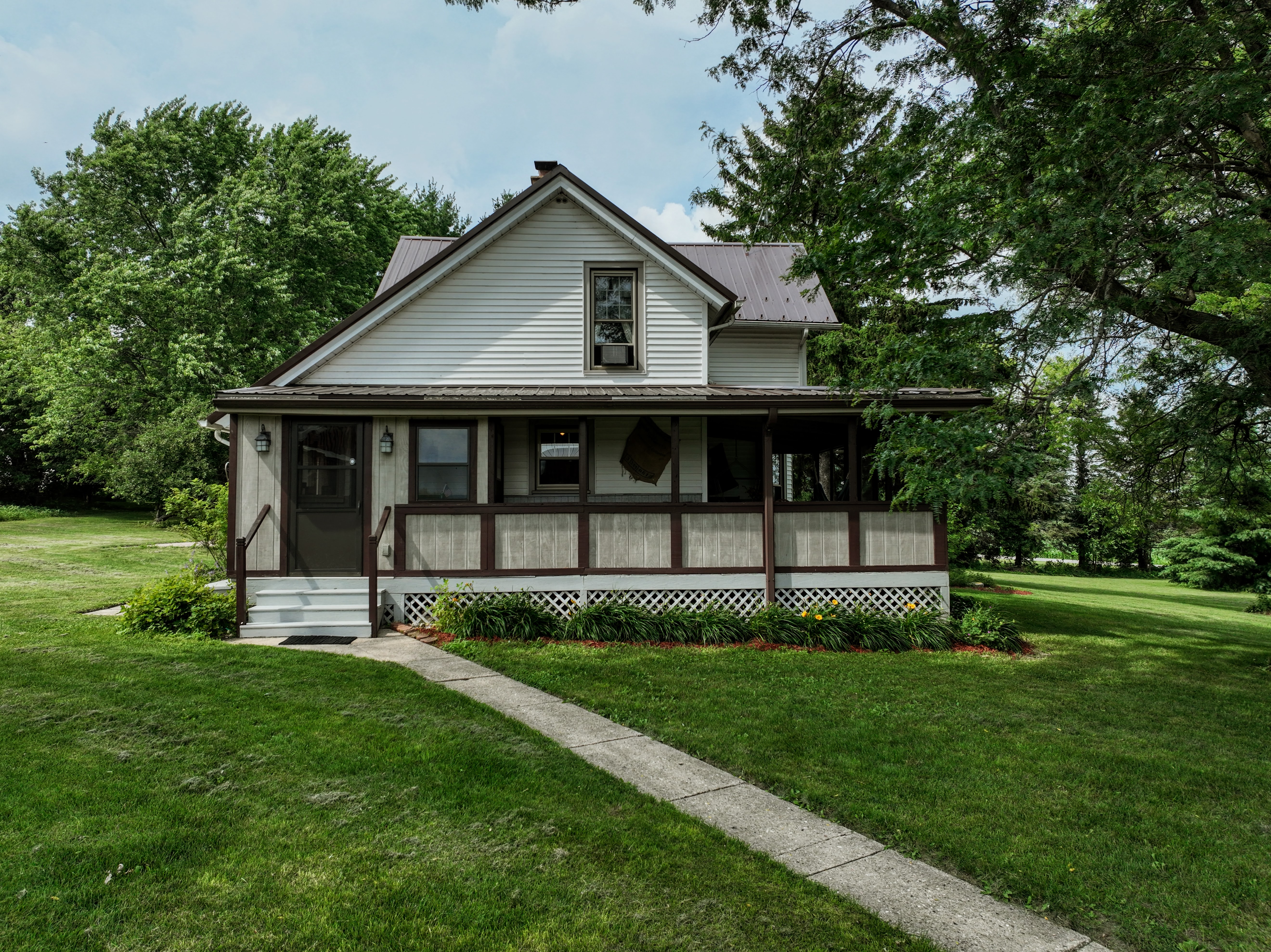 Milford, Wisconsin, 53551, United States, 4 Bedrooms Bedrooms, ,2 BathroomsBathrooms,Residential,For Sale,1889532
