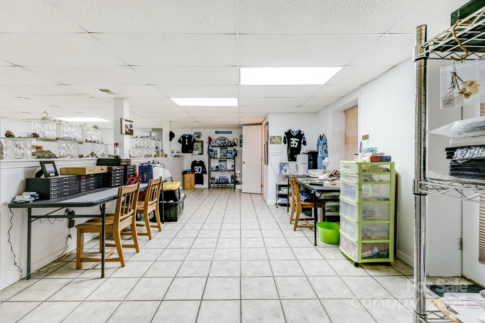 Spruce Pine, North Carolina, 28777, United States, 3 Bedrooms Bedrooms, ,3 BathroomsBathrooms,Residential,For Sale,1991683