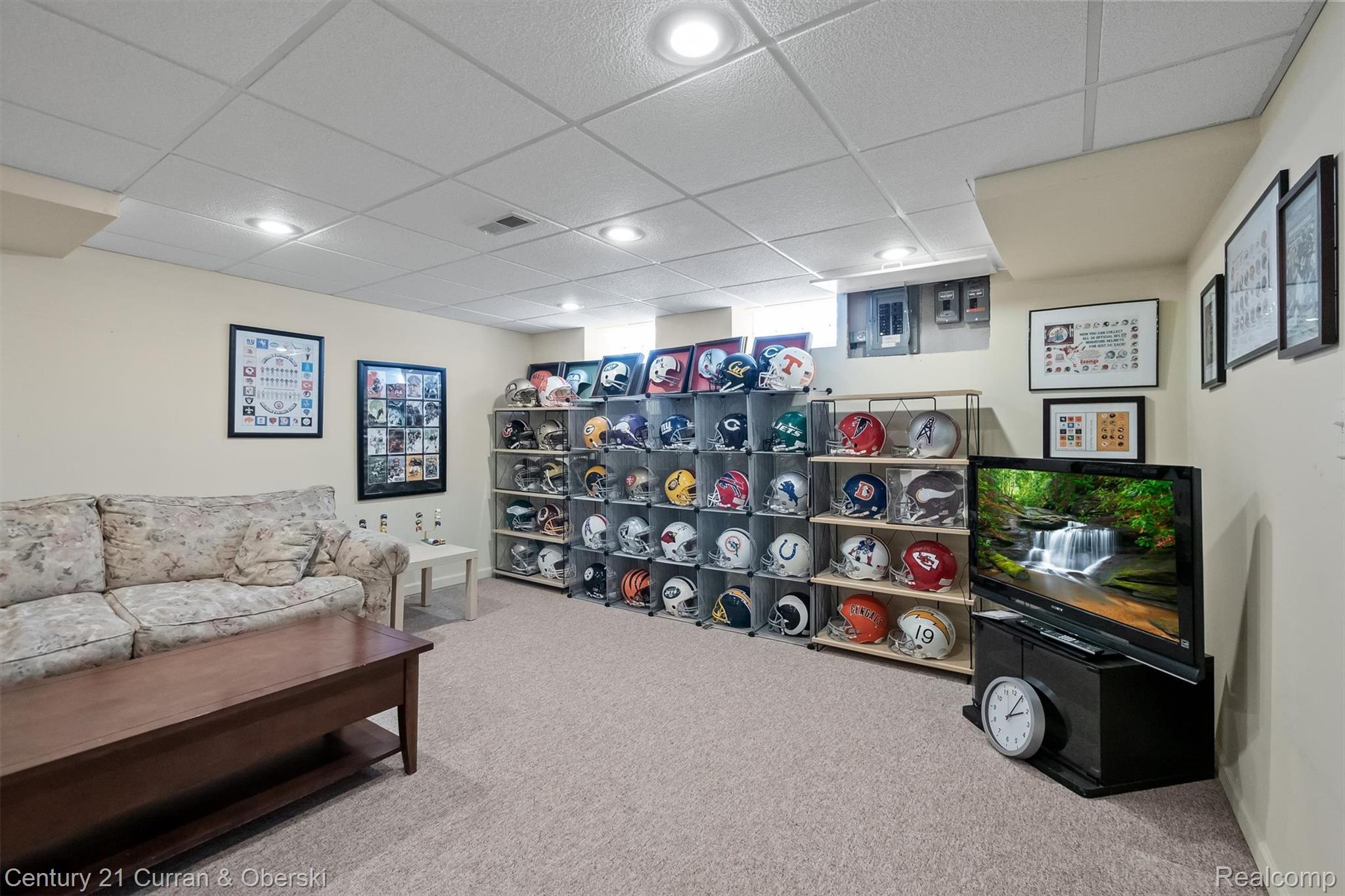 Northville, Michigan, 48167, United States, 5 Bedrooms Bedrooms, ,3 BathroomsBathrooms,Residential,For Sale,2009977