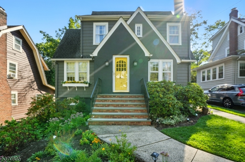 Maplewood Twp., New Jersey, 07040, United States, 4 Bedrooms Bedrooms, ,3 BathroomsBathrooms,Residential,For Sale,1940920