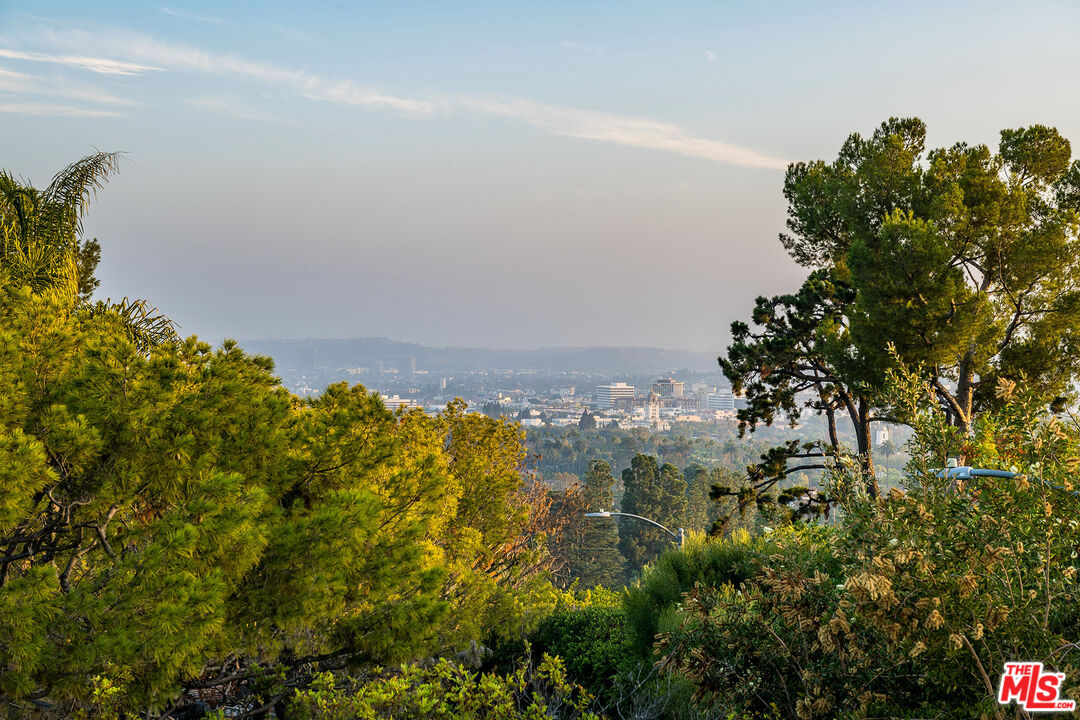 Beverly Hills, California, 90210, United States, 5 Bedrooms Bedrooms, ,4 BathroomsBathrooms,Residential,For Sale,1991118