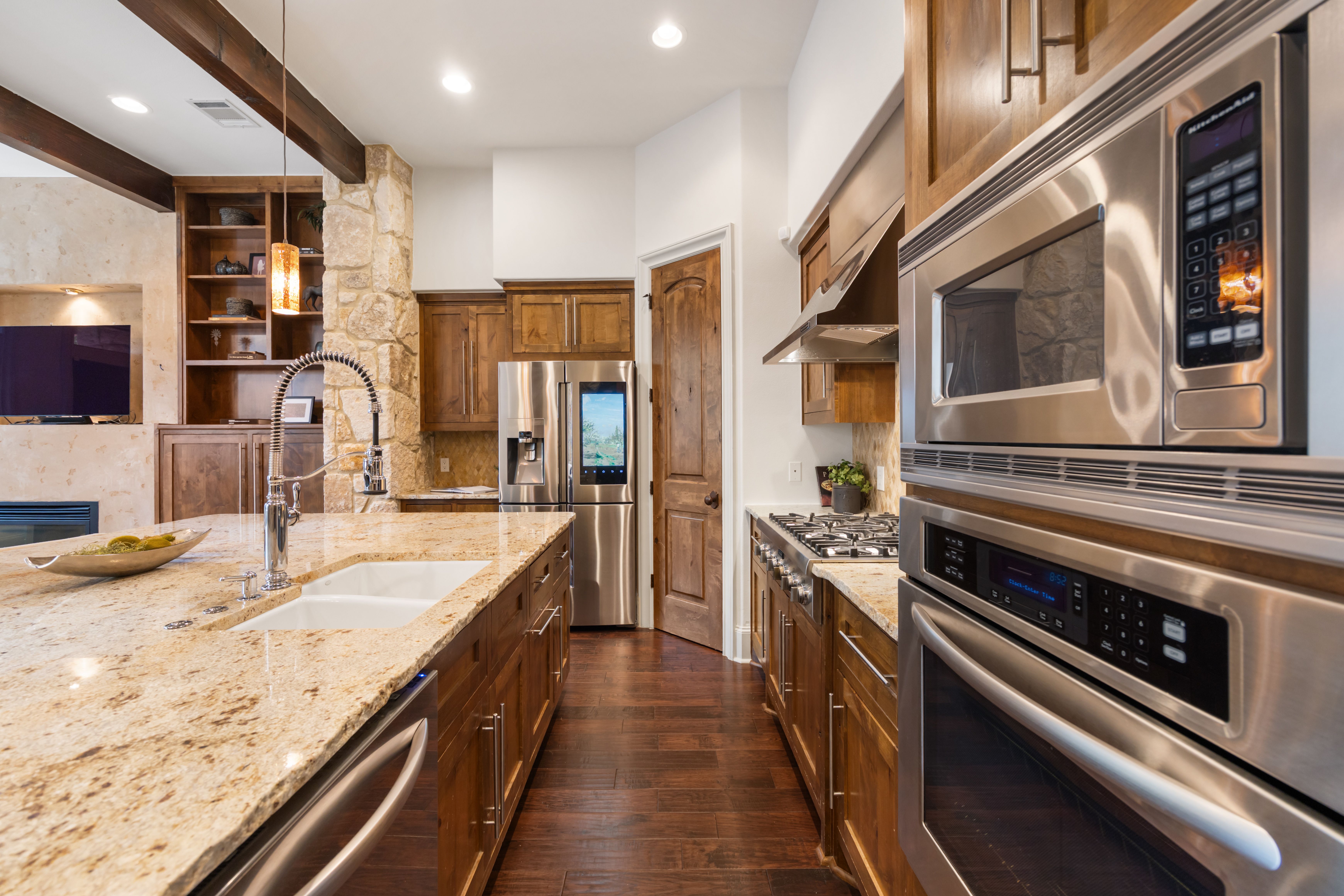  Refined Barton Hills Living  Private Garage  Exceptional 78704 Location - 物件實景