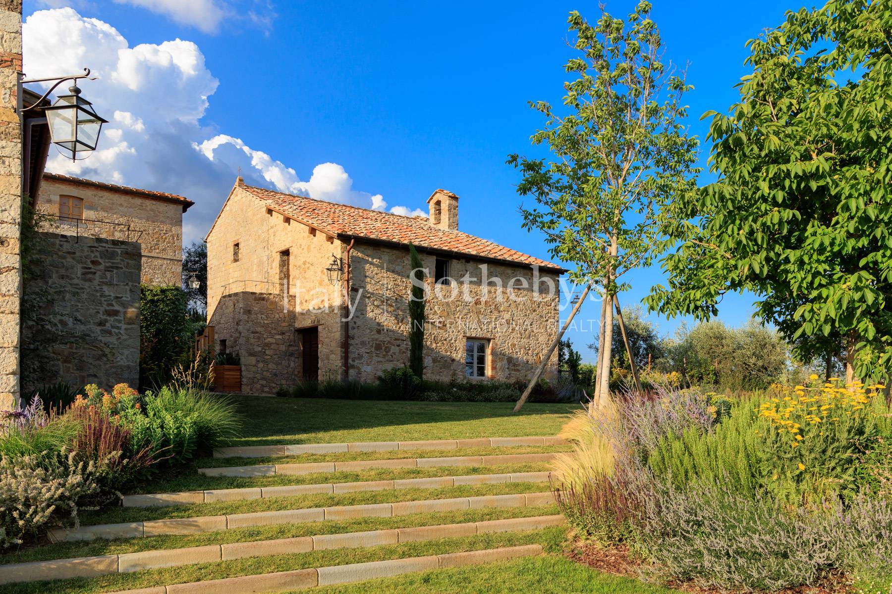  A prestigious wine estate with villa, pool and church - 物件實景