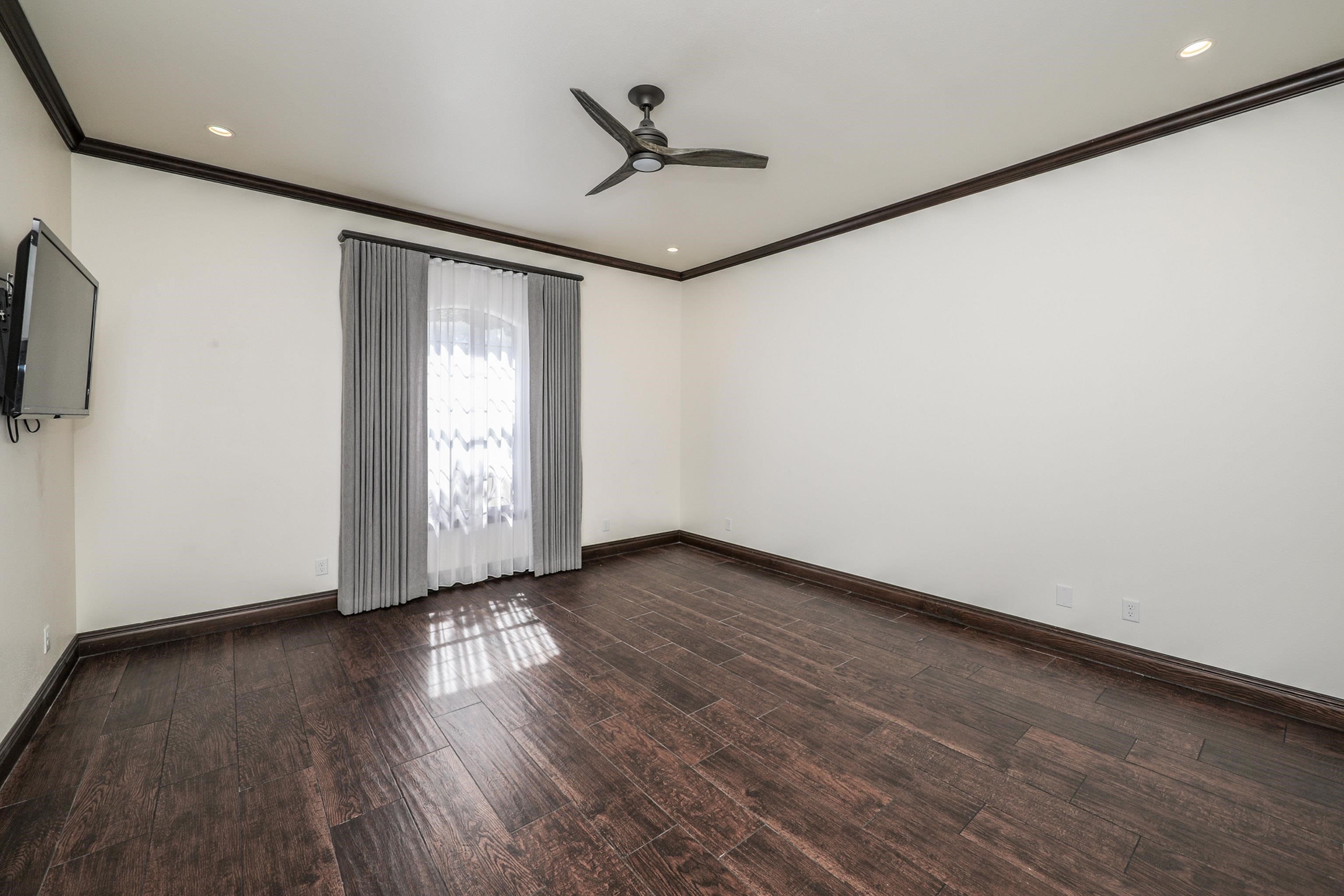 Laredo, Texas, 78041, United States, 4 Bedrooms Bedrooms, ,5 BathroomsBathrooms,Residential,For Sale,1989337