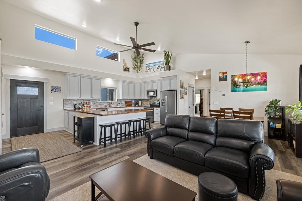 Council, Idaho, 83612, United States, 3 Bedrooms Bedrooms, ,3 BathroomsBathrooms,Residential,For Sale,1870471