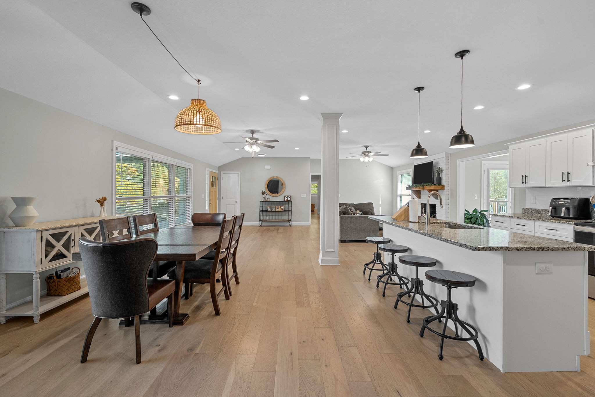 Clarksville, Tennessee, 37040, United States, 4 Bedrooms Bedrooms, ,3 BathroomsBathrooms,Residential,For Sale,1988852