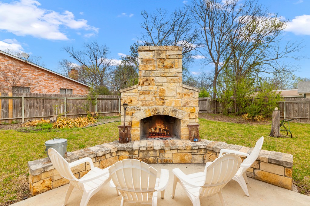 211 S Crockett St, Fredericksburg, Texas, 78624, United States, 3 Bedrooms Bedrooms, ,3 BathroomsBathrooms,Residential,For Sale,211 S Crockett St,1217754