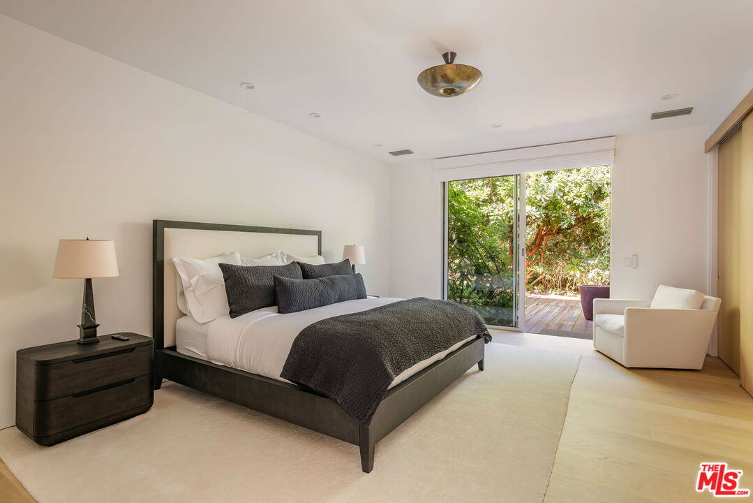 Los Angeles, California, 90049, United States, 5 Bedrooms Bedrooms, ,6 BathroomsBathrooms,Residential,For Sale,1950384