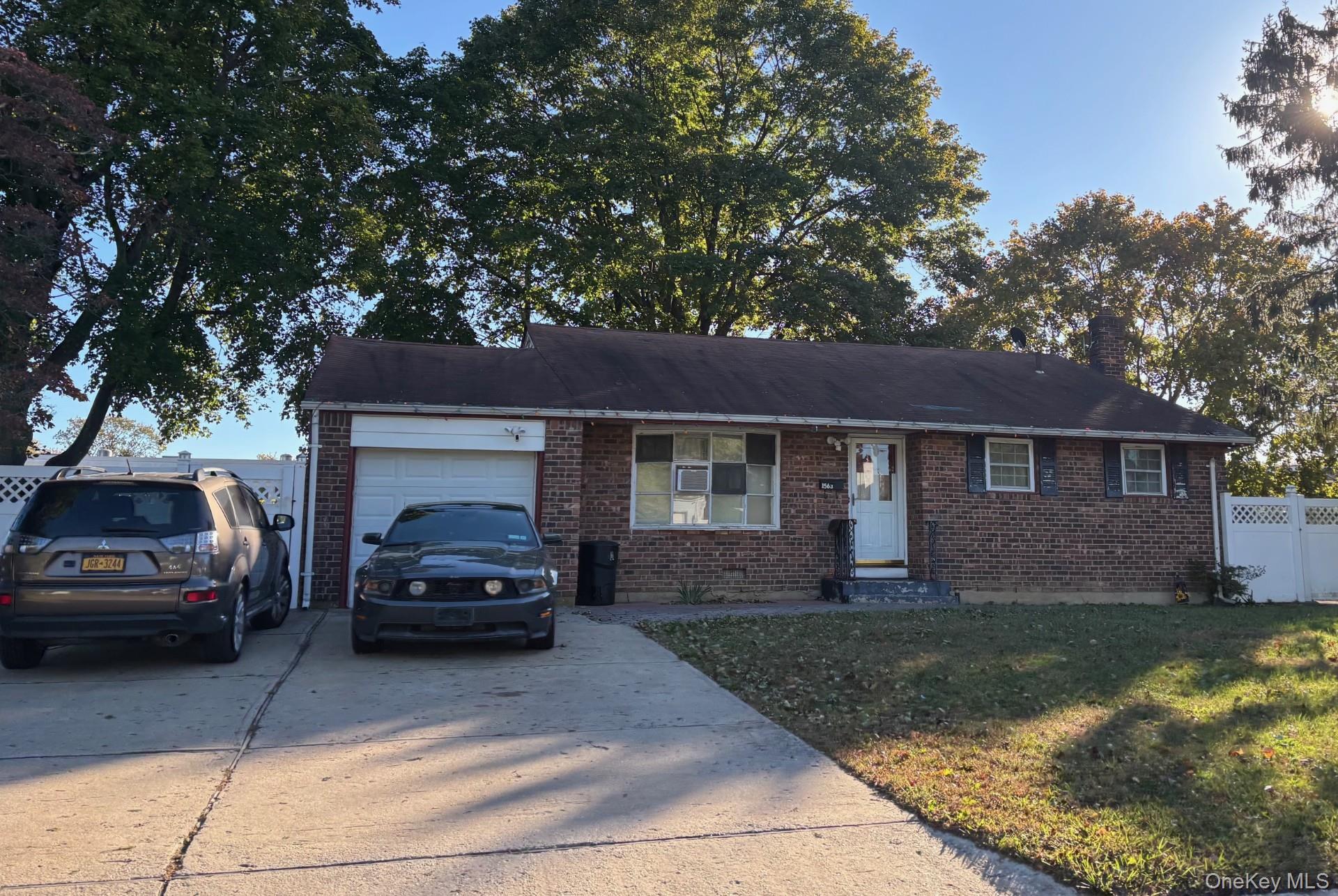 Bay Shore, New York, 11706, United States, 3 Bedrooms Bedrooms, ,3 BathroomsBathrooms,Residential,For Sale,1992406