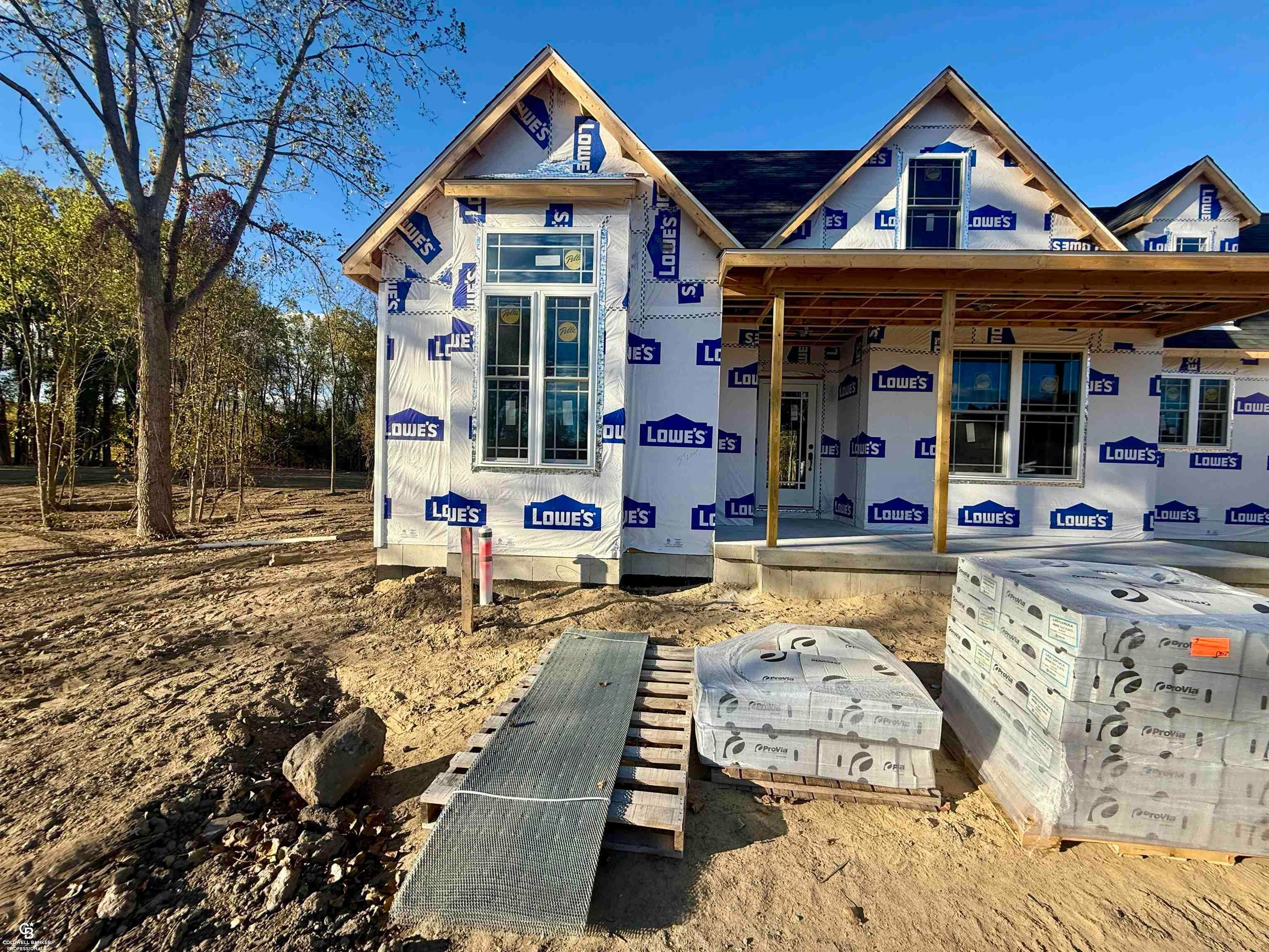 Saint Clair, Michigan, 48079, United States, 5 Bedrooms Bedrooms, ,3 BathroomsBathrooms,Residential,For Sale,1868315