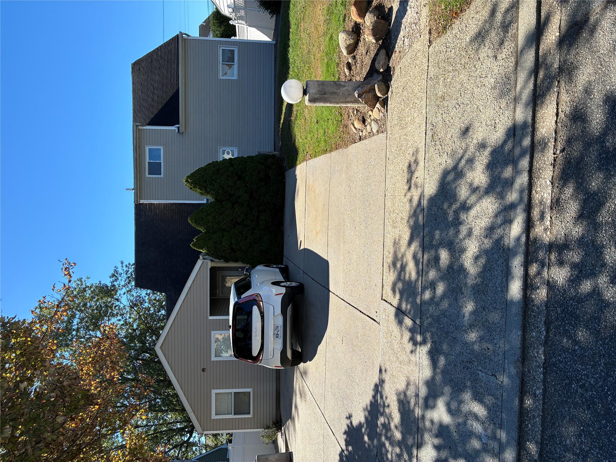 Wheelbarrow Ln, Wantagh, NY 11793