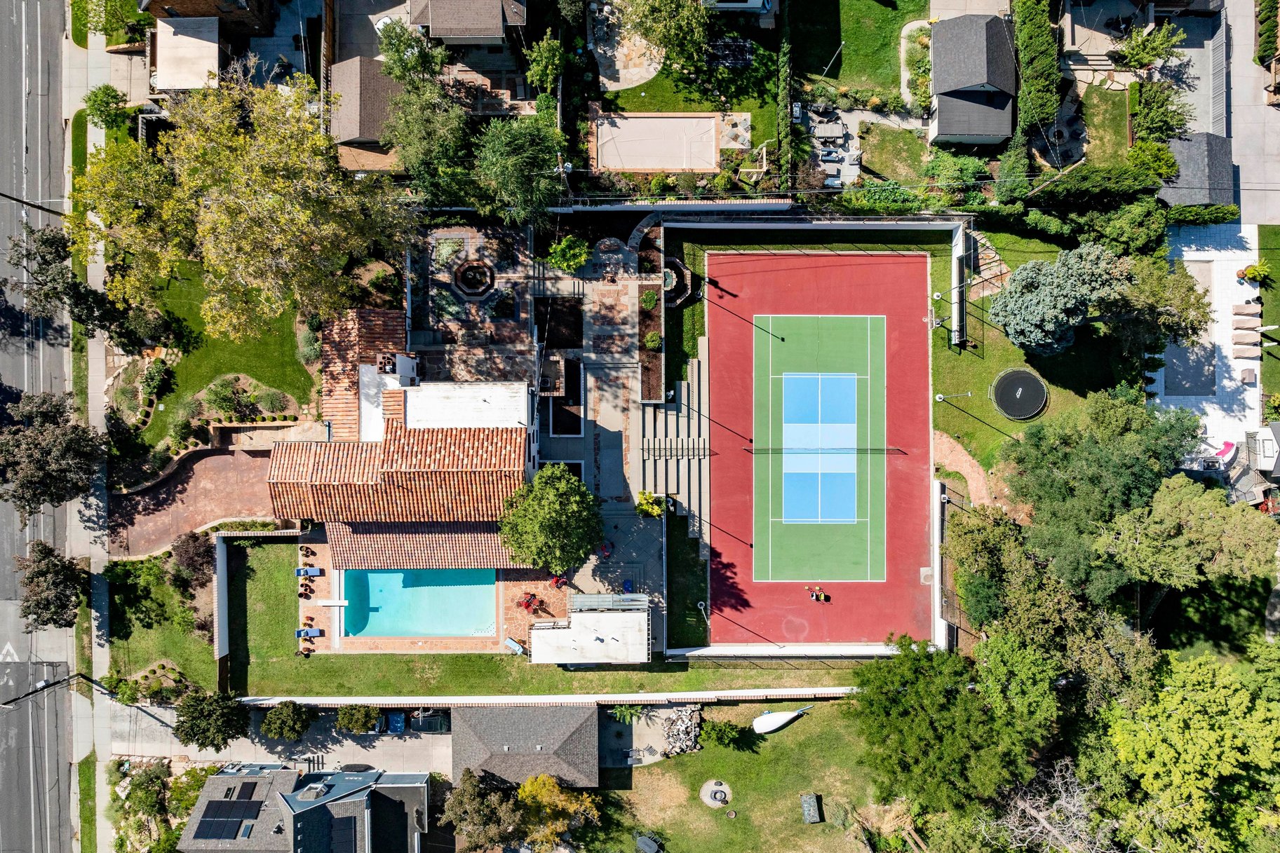 an iconic yalecrest estate where  history meets resort living - 物件實景