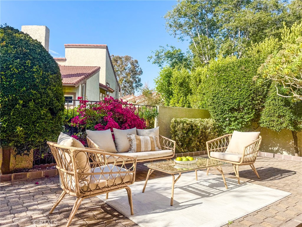 Huntington Beach, California, 92646, United States, 4 Bedrooms Bedrooms, ,3 BathroomsBathrooms,Residential,For Sale,1906442