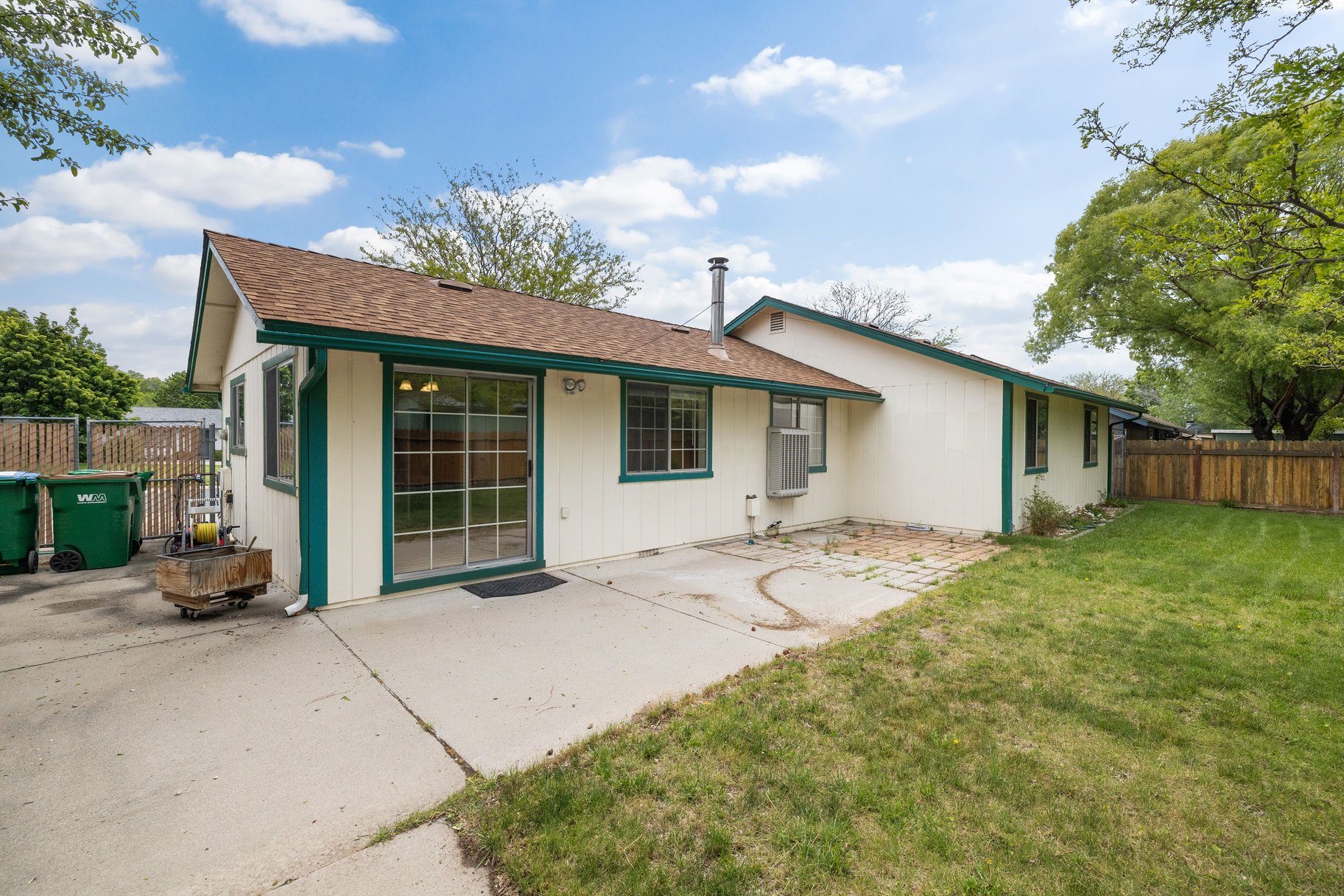  Move-in Ready. Great starter or investment home - 物件實景