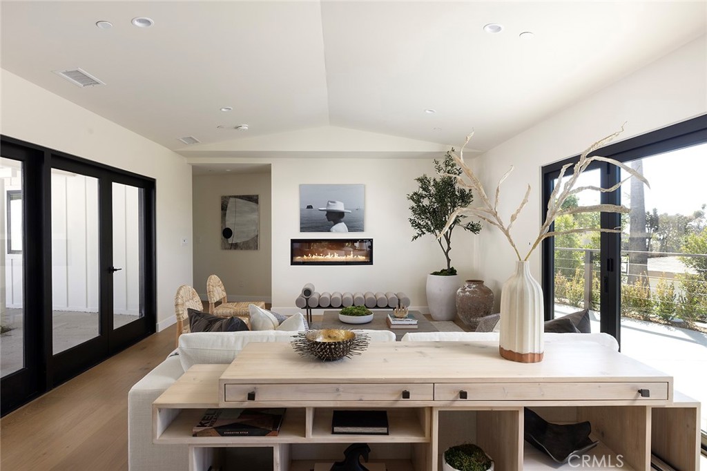 San Clemente, California, 92672, United States, 4 Bedrooms Bedrooms, ,4 BathroomsBathrooms,Residential,For Sale,1992907