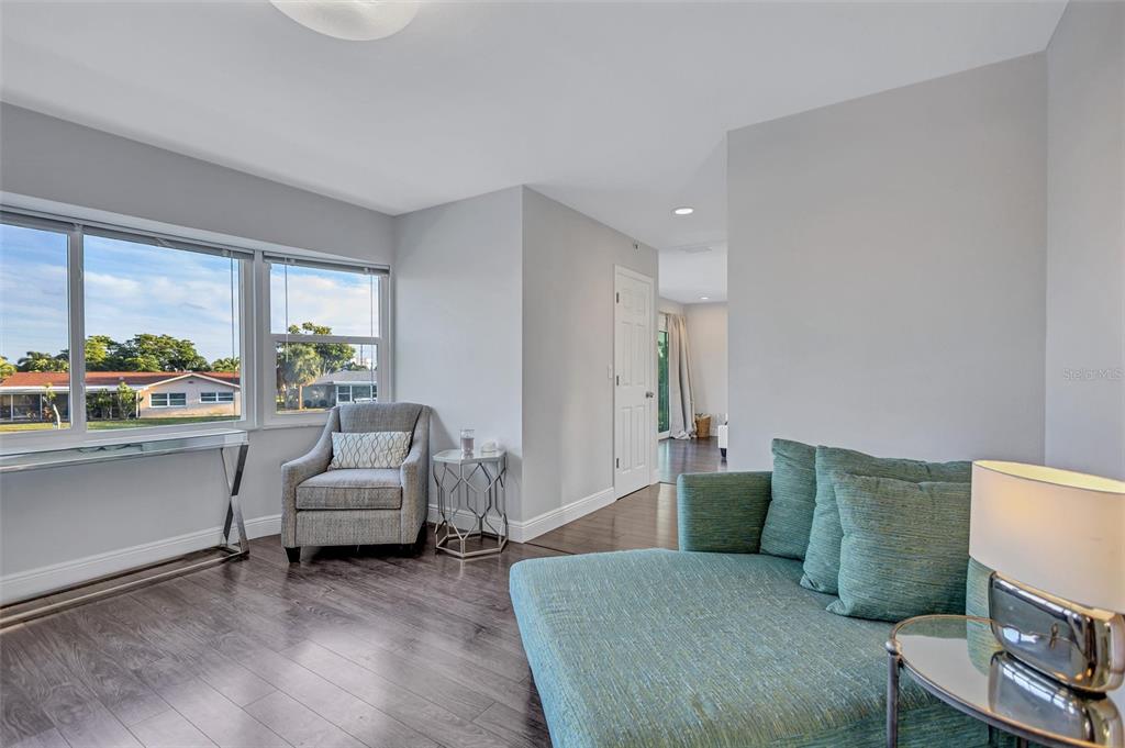 St Petersburg, Florida, 33705, United States, 4 Bedrooms Bedrooms, ,3 BathroomsBathrooms,Residential,For Sale,1991648