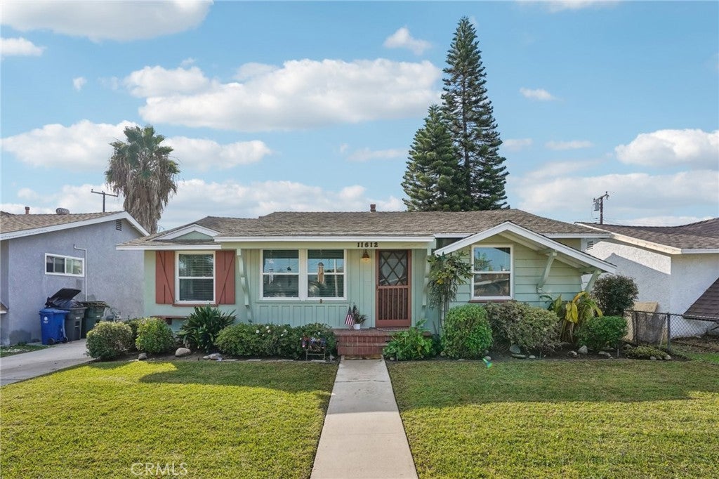 Lakewood, California, 90715, United States, 3 Bedrooms Bedrooms, ,1 BathroomBathrooms,Residential,For Sale,1988216