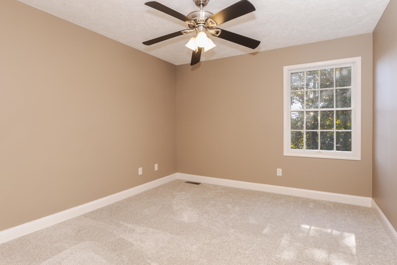 Bloomington, Illinois, 61704, United States, 4 Bedrooms Bedrooms, ,4 BathroomsBathrooms,Residential,For Sale,1996110