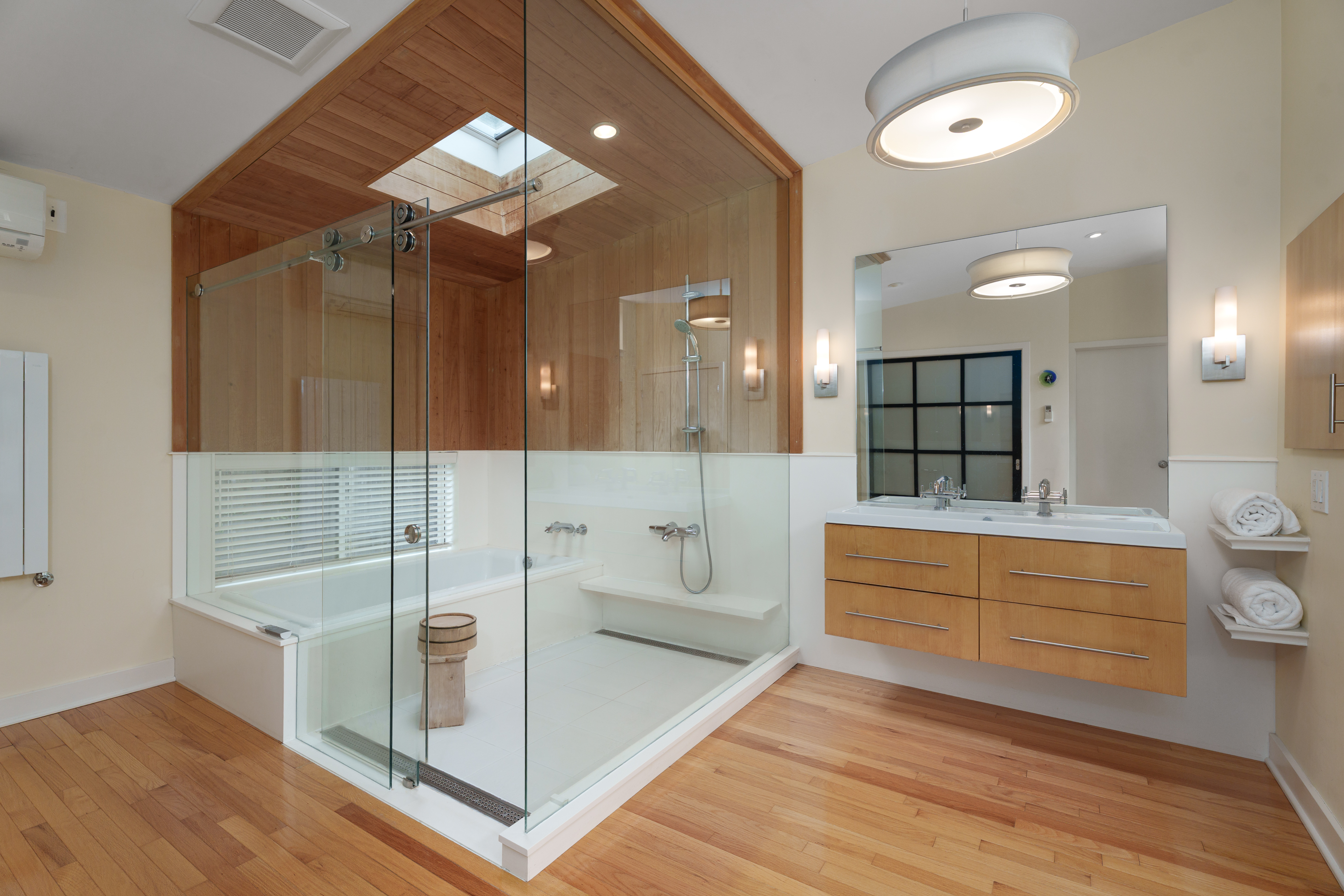  Flexible Living in a Modernized Littlebrook Home - 物件實景