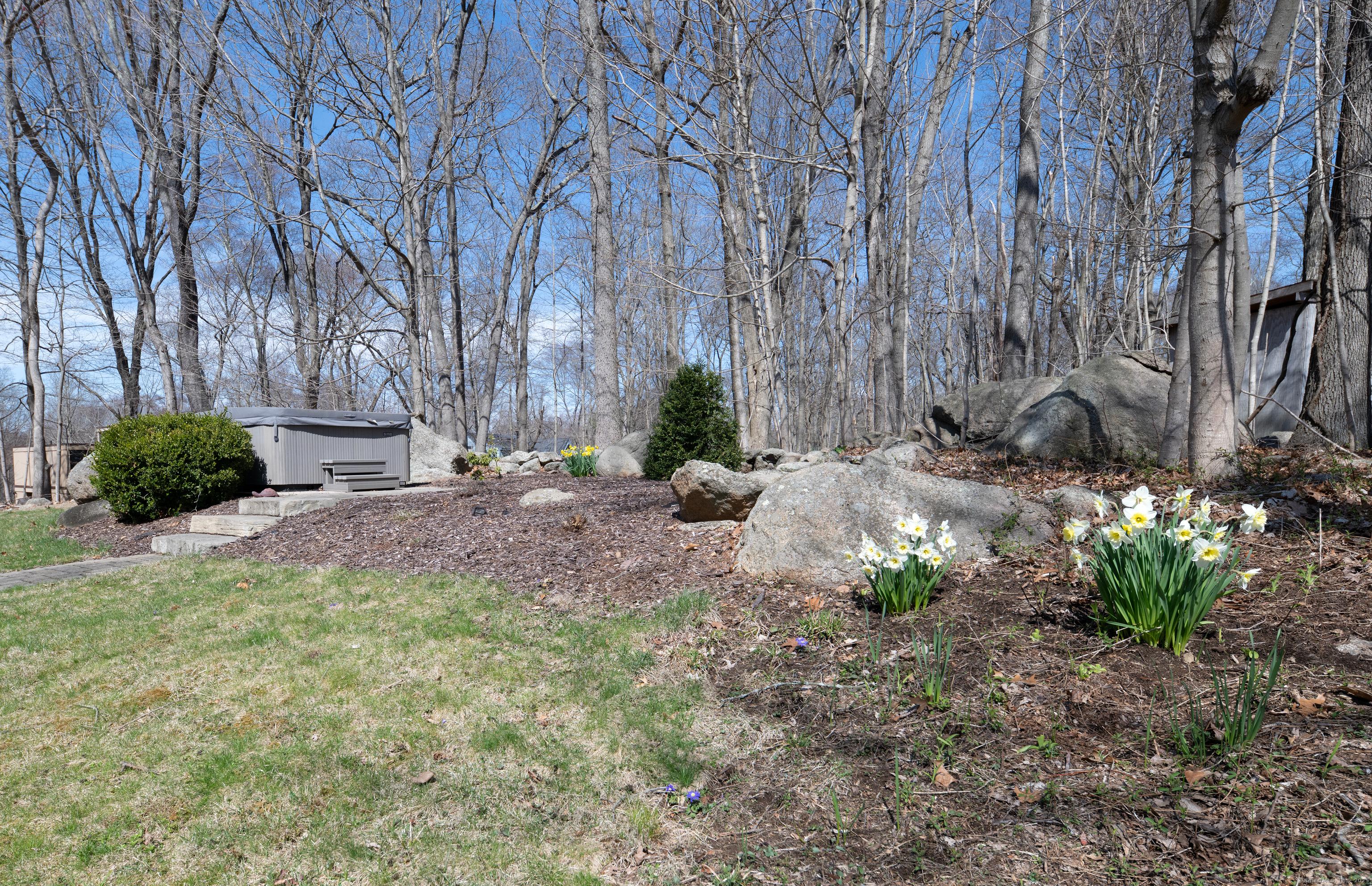 Guilford, Connecticut, 06437, United States, 3 Bedrooms Bedrooms, ,2 BathroomsBathrooms,Residential,For Sale,1935786