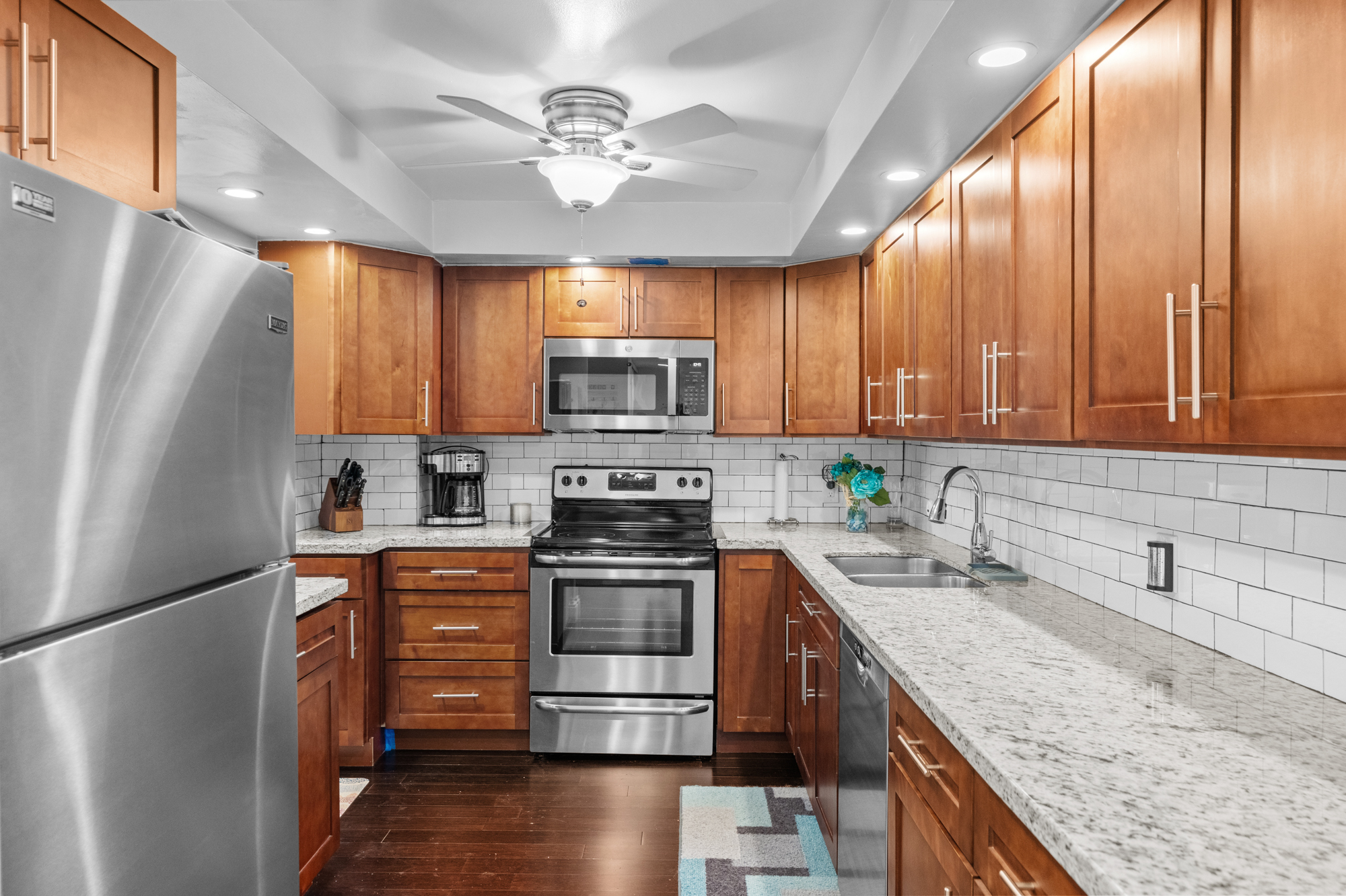  427 Golden Isles Dr, Hallandale Beach, FL, 33009 - 物件實景